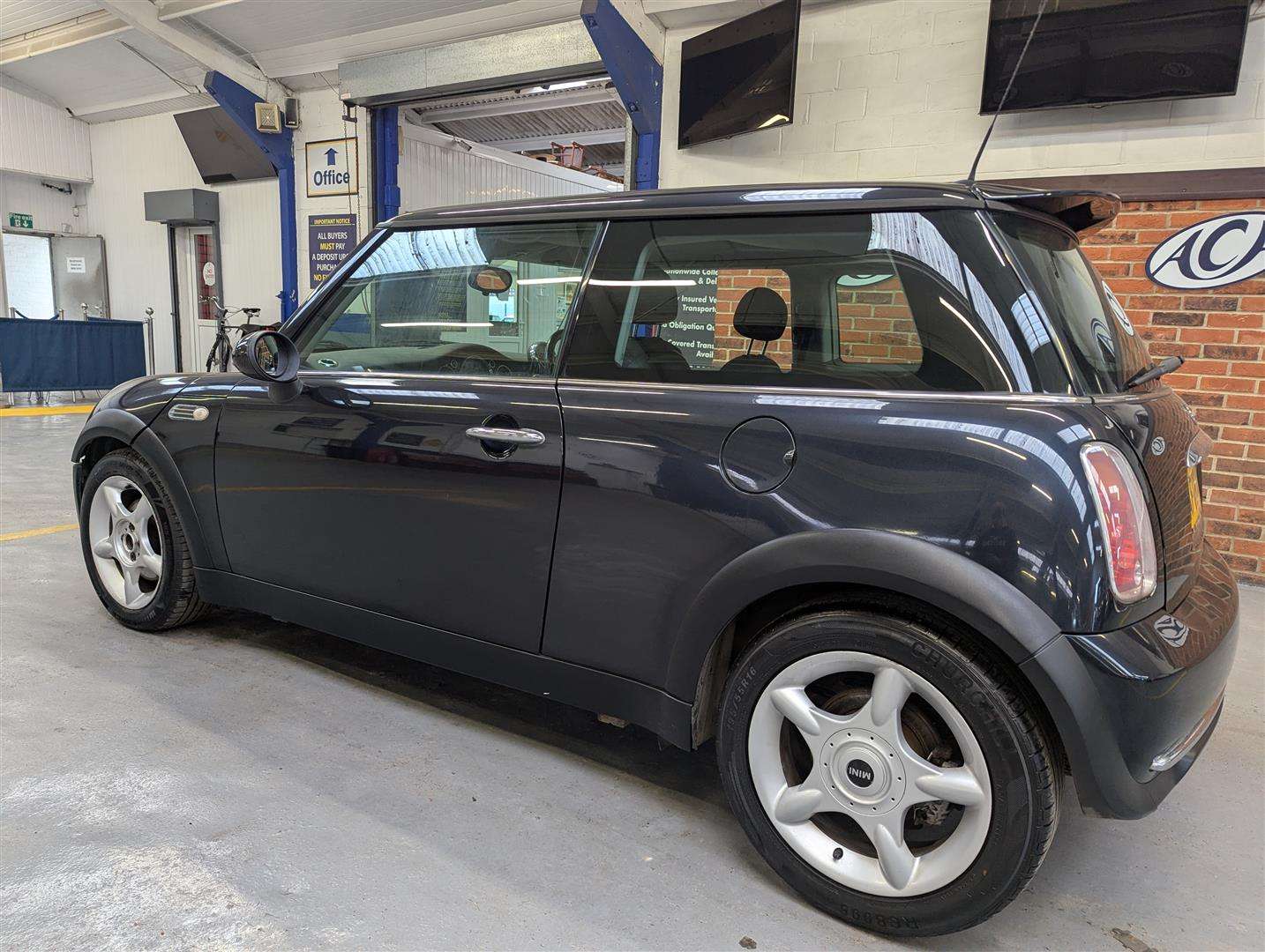 <p>2005 MINI MINI ONE</p>
