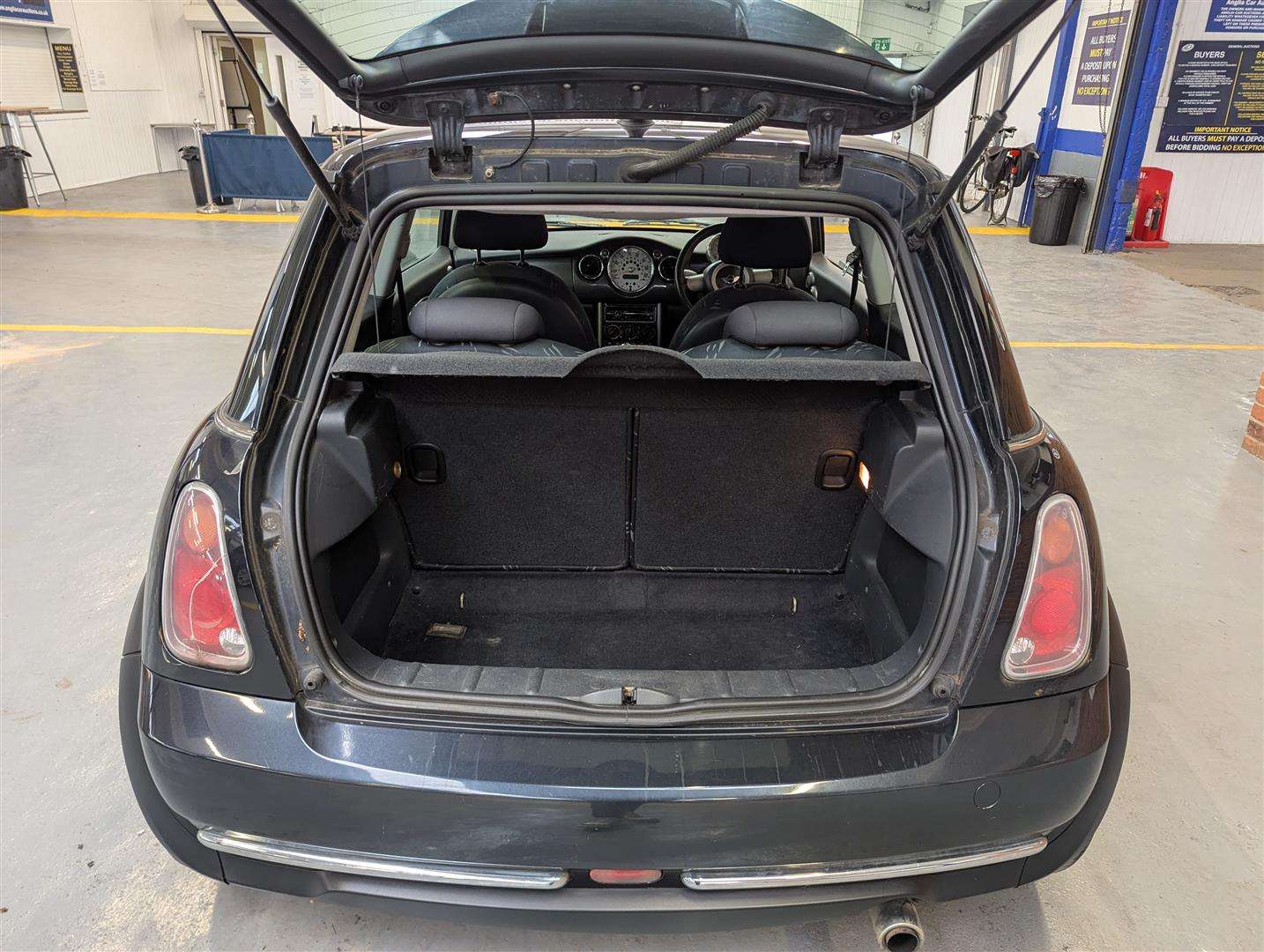 <p>2005 MINI MINI ONE</p>