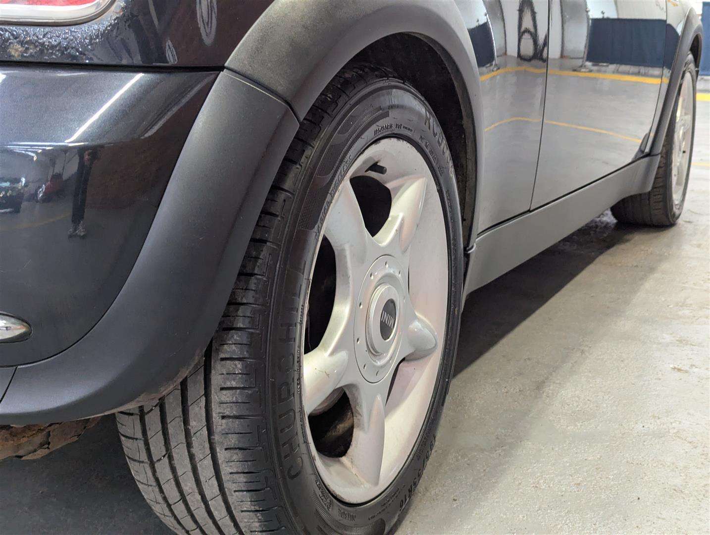 <p>2005 MINI MINI ONE</p>
