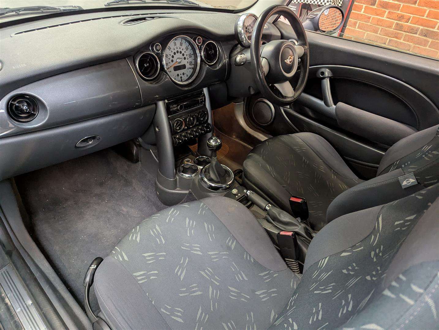 <p>2005 MINI MINI ONE</p>