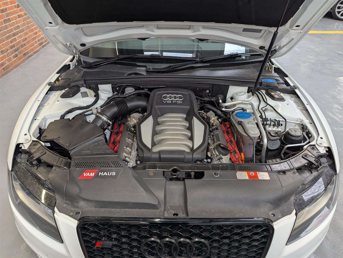 <p>2010 AUDI A5 S5 FSI QUATTRO S-A</p>