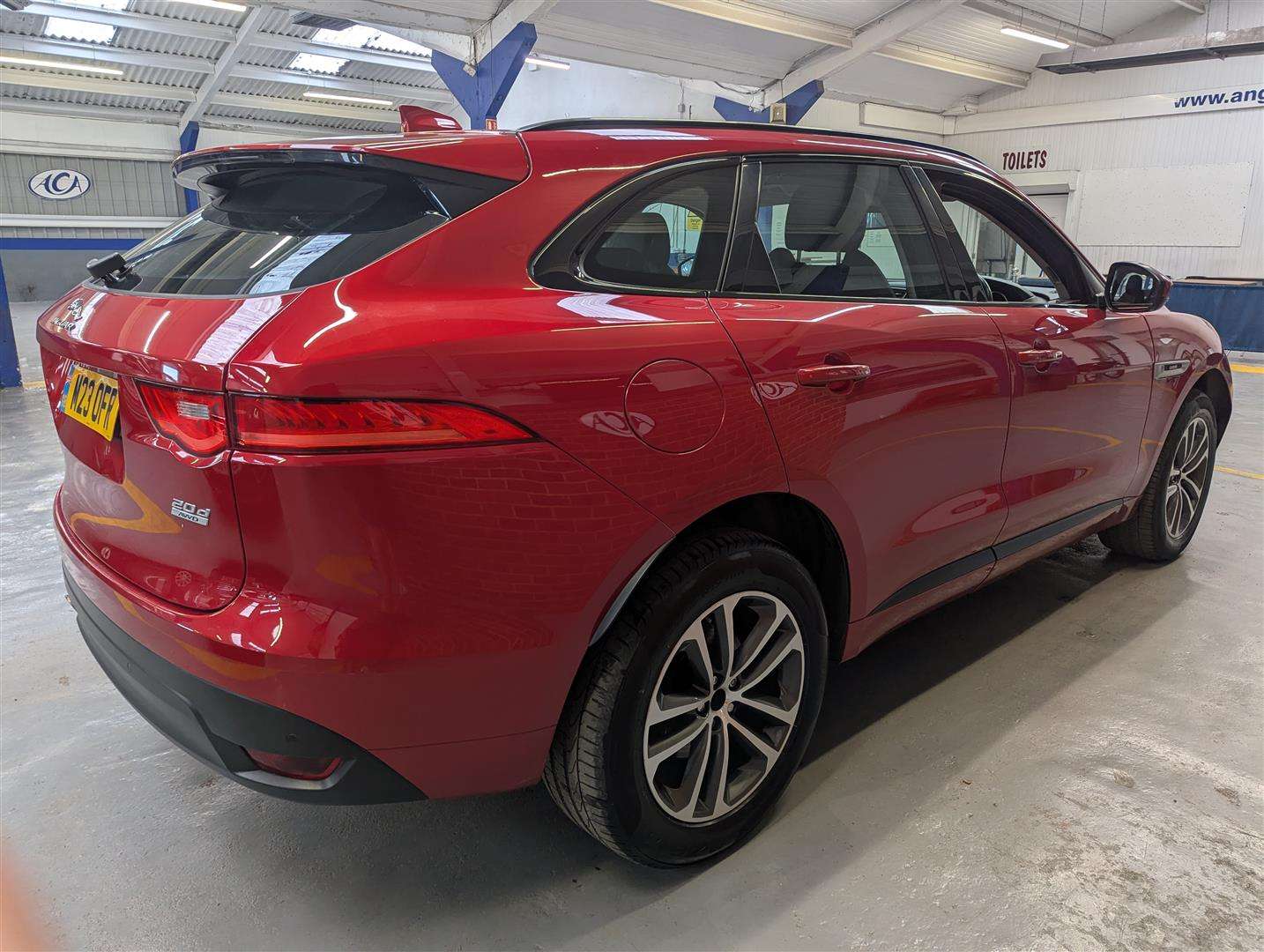 <p>2016 JAGUAR F-PACE R-SPORT AWD D</p>