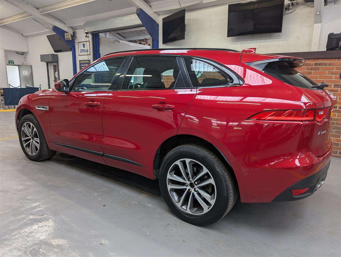 <p>2016 JAGUAR F-PACE R-SPORT AWD D</p>