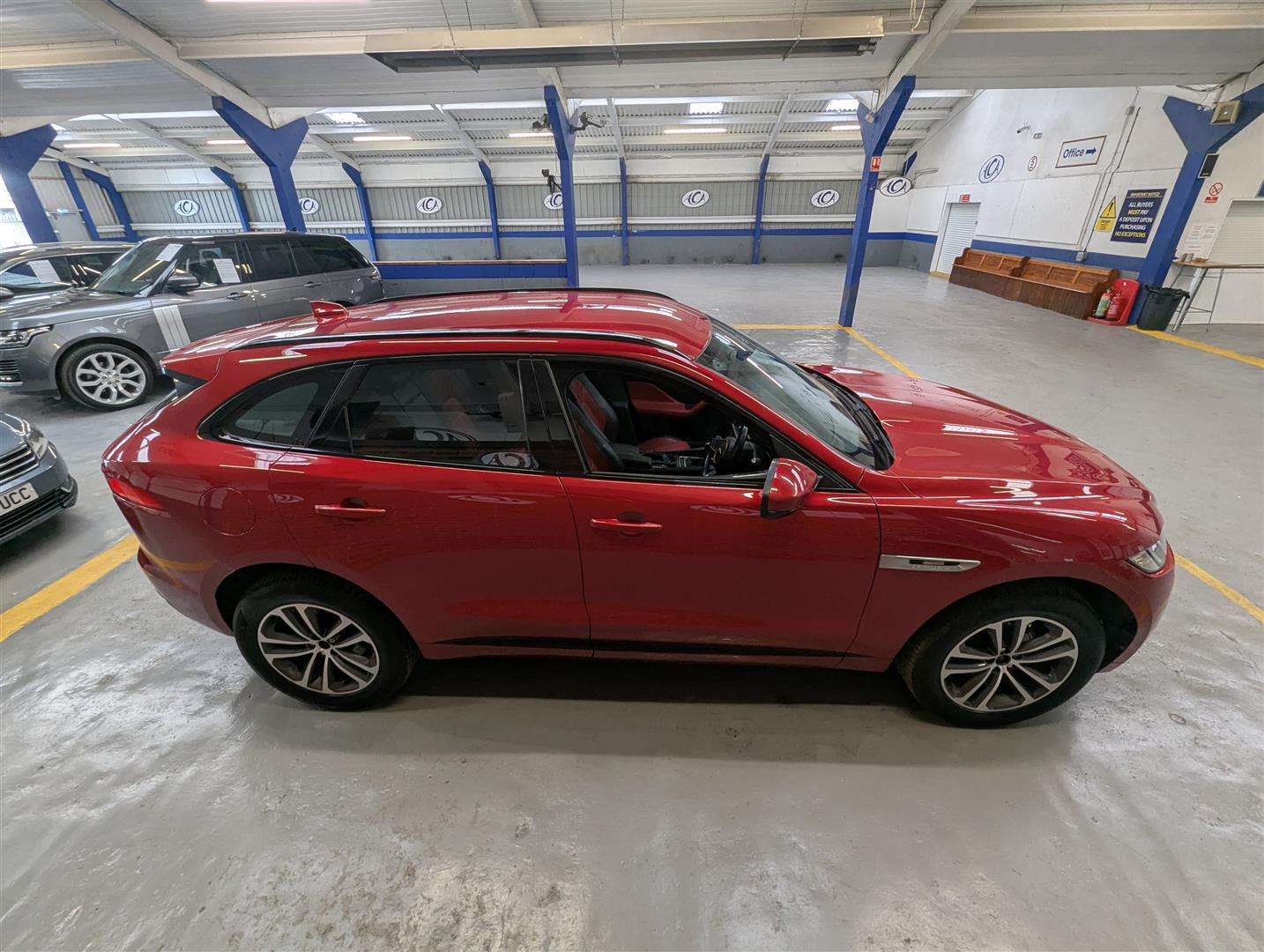 <p>2016 JAGUAR F-PACE R-SPORT AWD D</p>