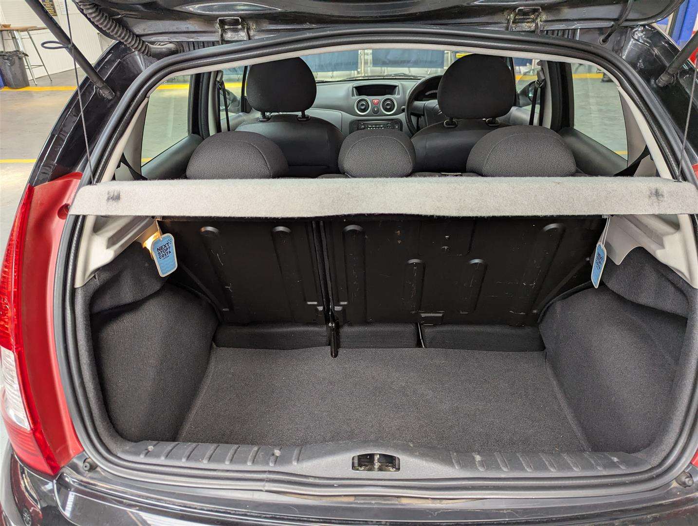 <p>2006 CITROEN C3 DESIRE</p>