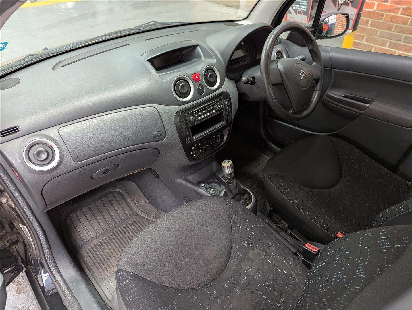 <p>2006 CITROEN C3 DESIRE</p>