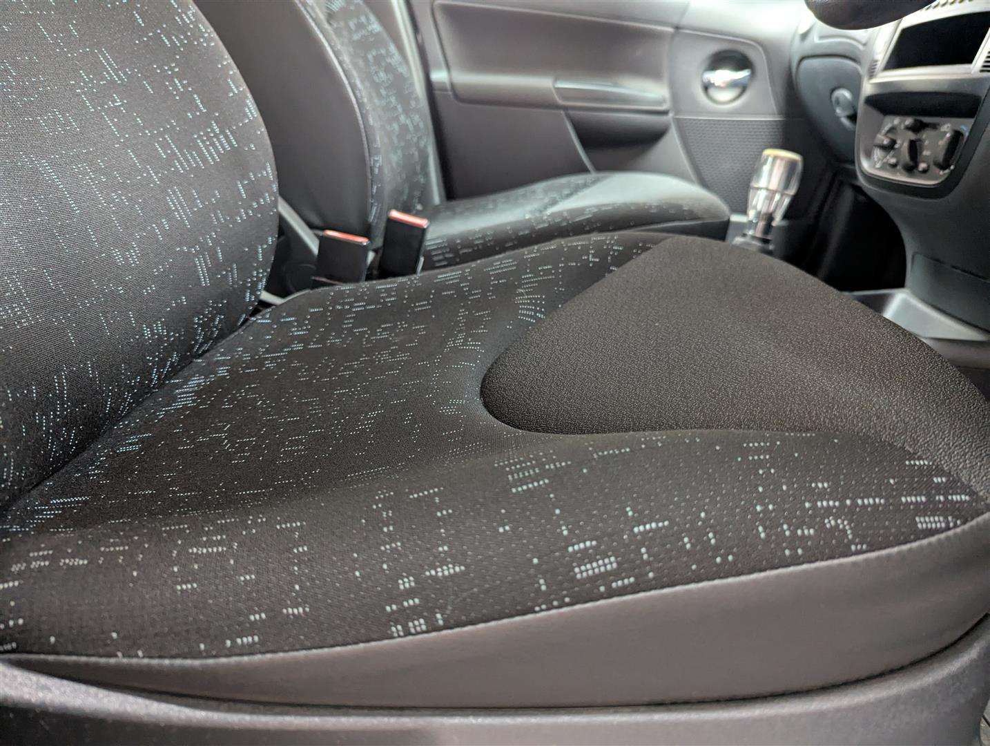 <p>2006 CITROEN C3 DESIRE</p>