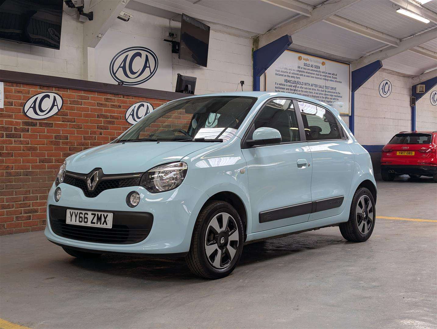 <p>2016 RENAULT TWINGO PLAY SCE</p>