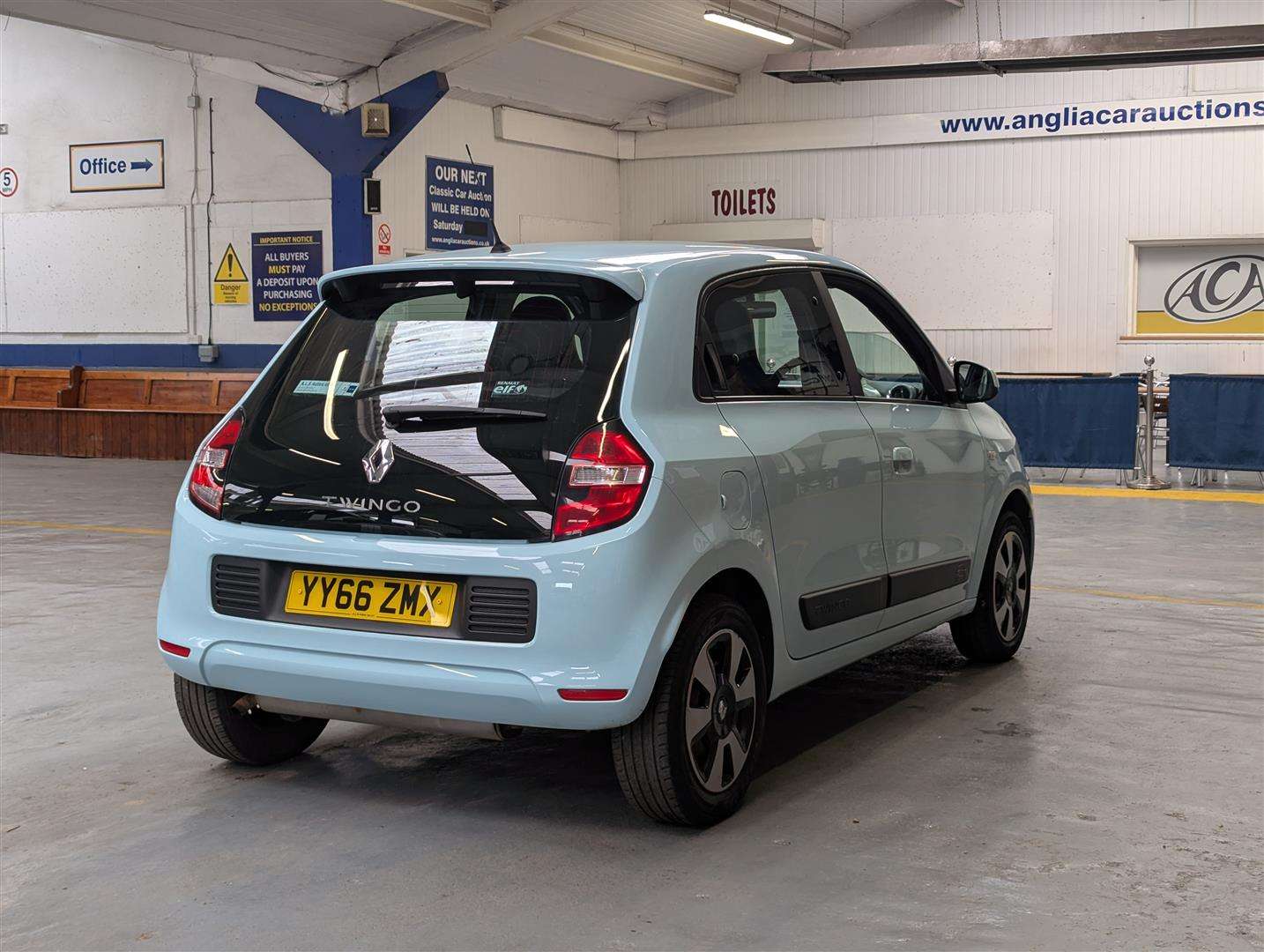 <p>2016 RENAULT TWINGO PLAY SCE</p>