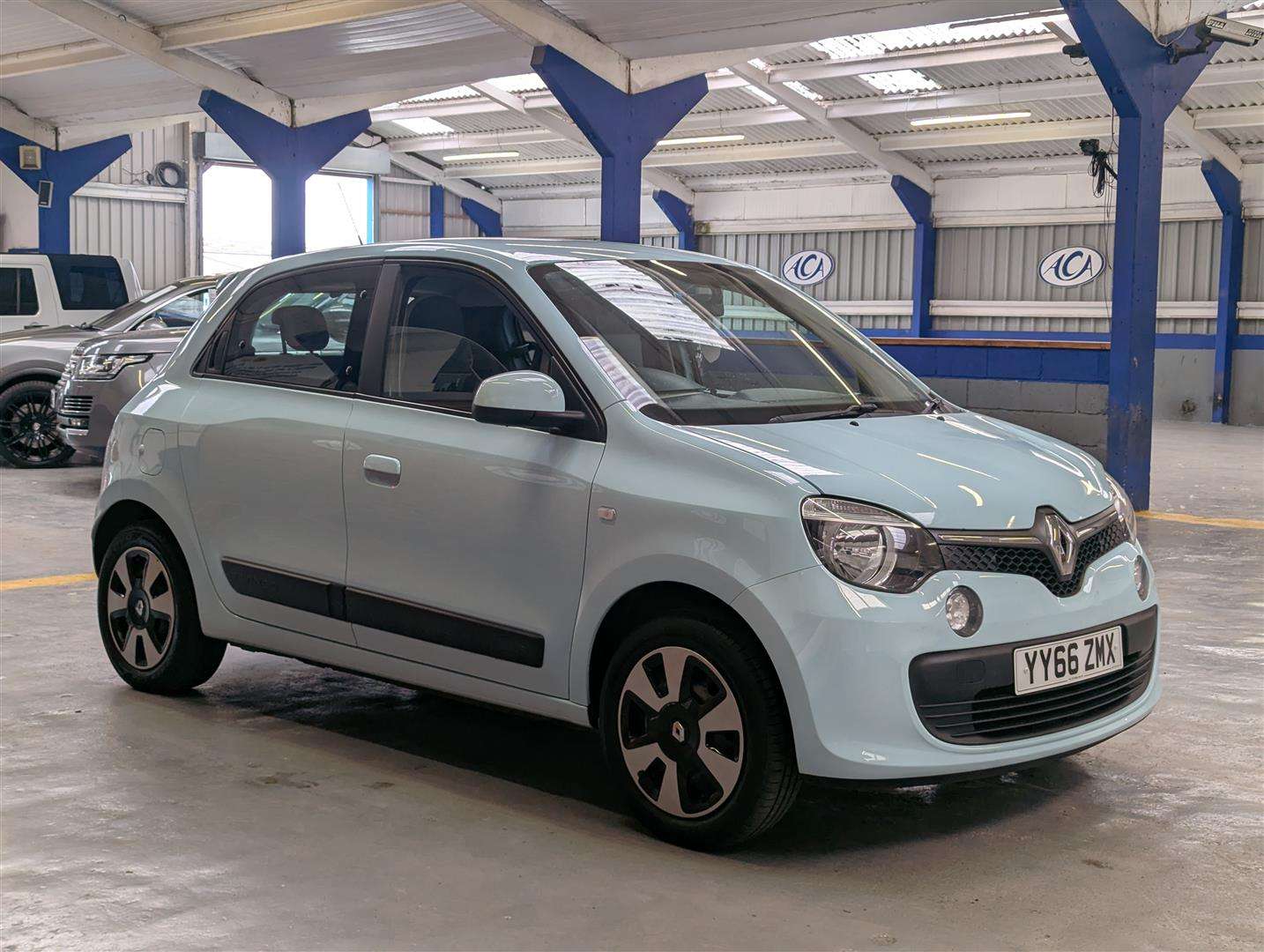 <p>2016 RENAULT TWINGO PLAY SCE</p>