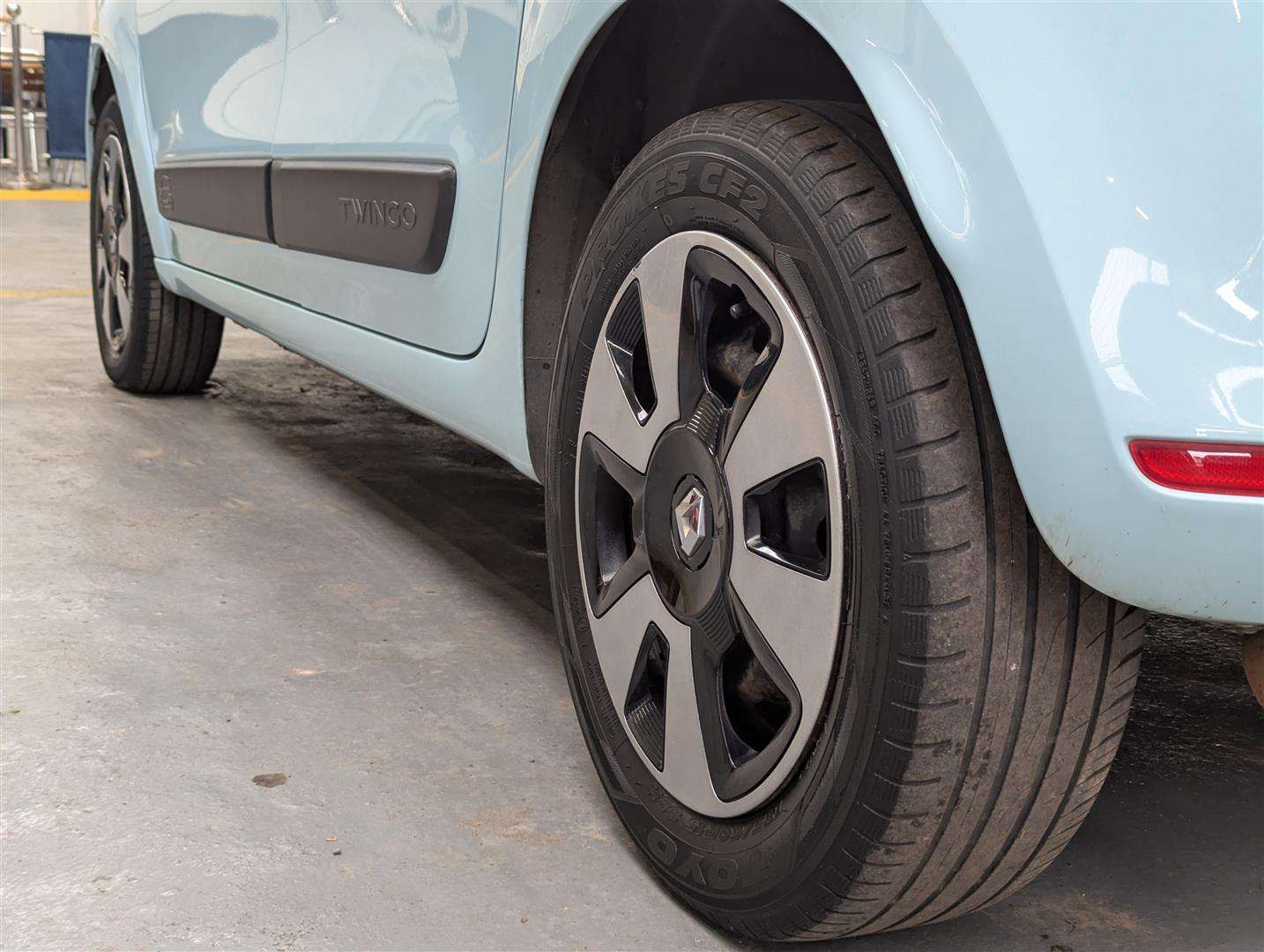 <p>2016 RENAULT TWINGO PLAY SCE</p>