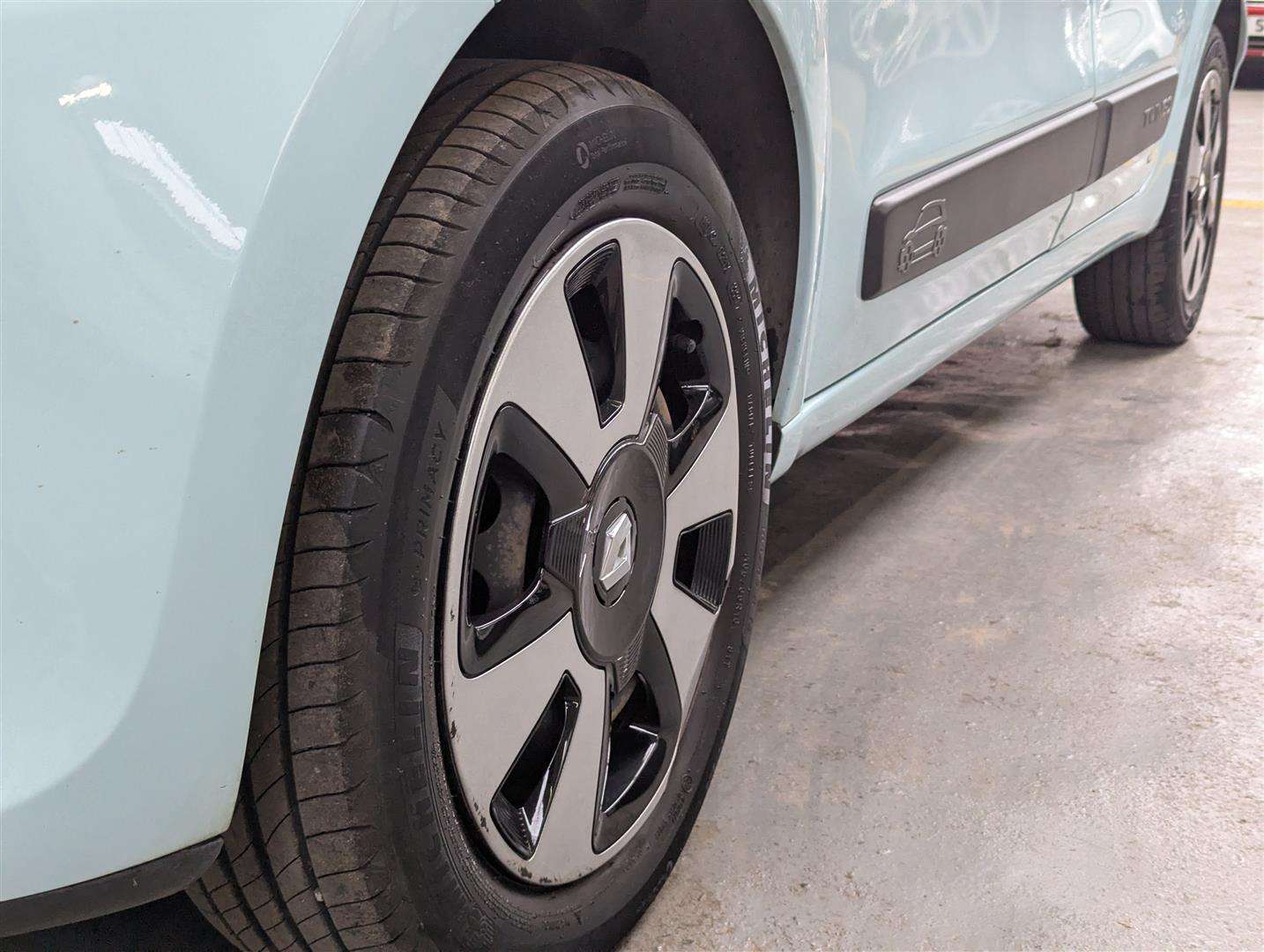 <p>2016 RENAULT TWINGO PLAY SCE</p>