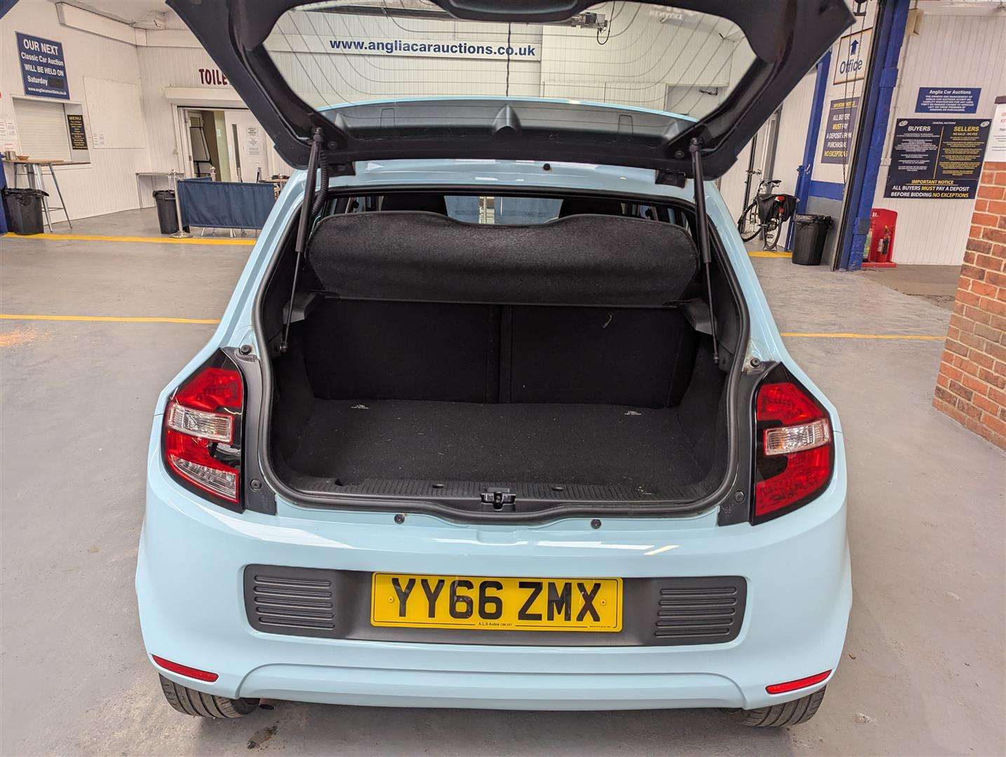 <p>2016 RENAULT TWINGO PLAY SCE</p>