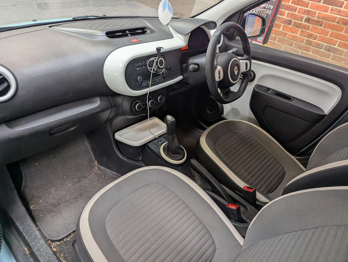 <p>2016 RENAULT TWINGO PLAY SCE</p>