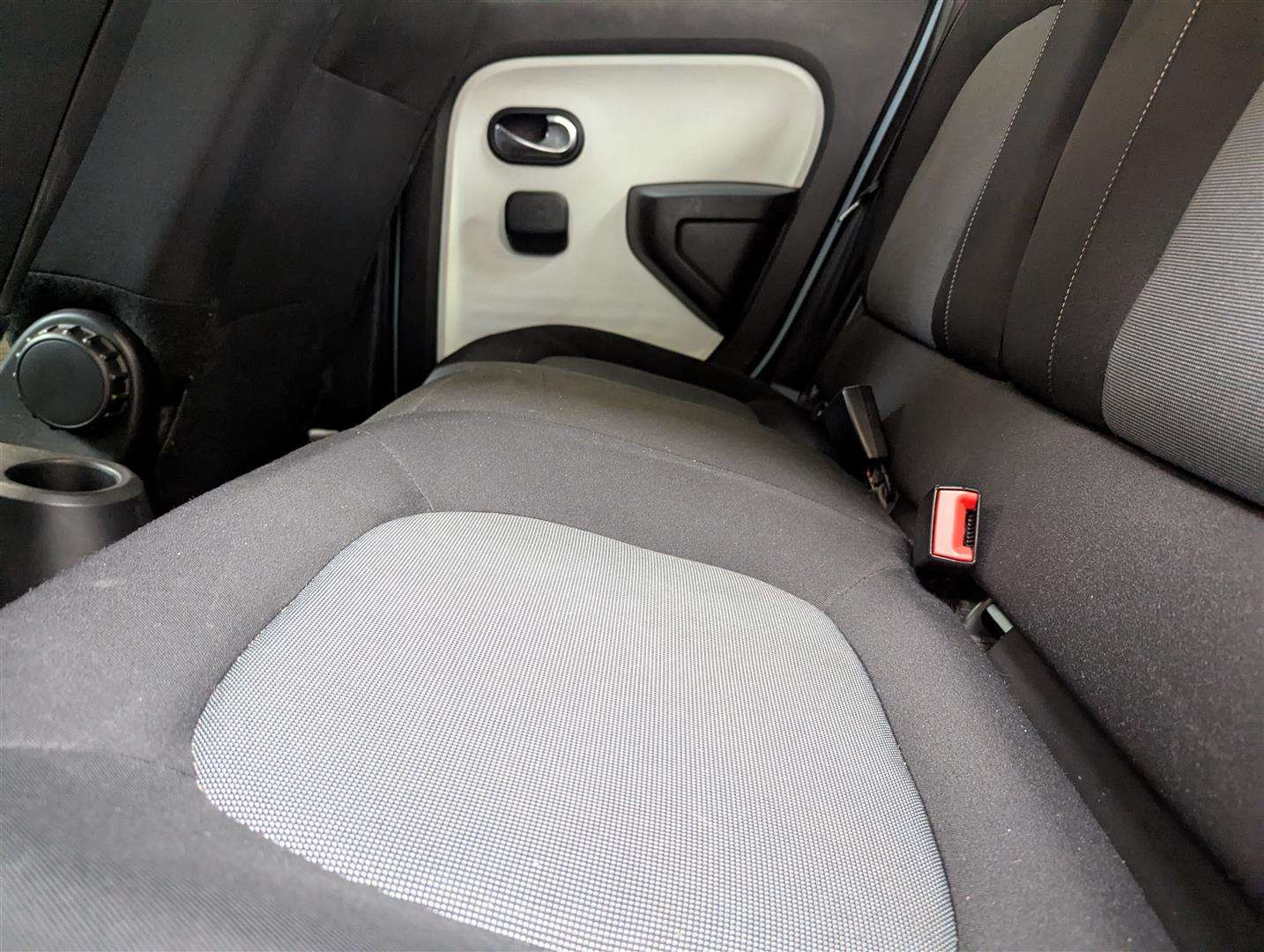 <p>2016 RENAULT TWINGO PLAY SCE</p>