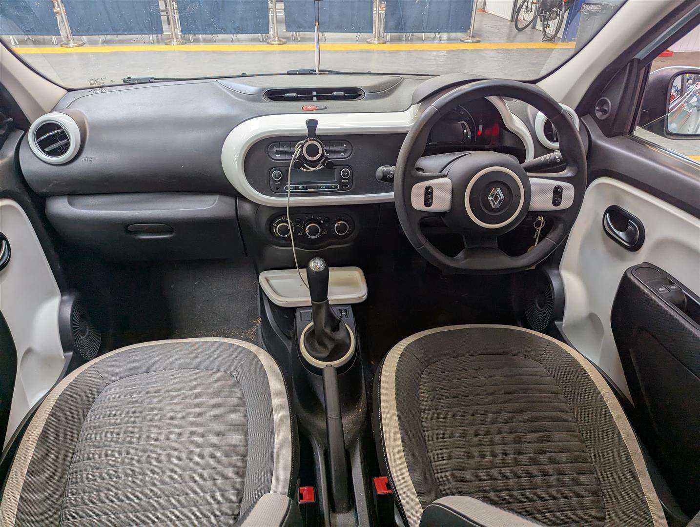 <p>2016 RENAULT TWINGO PLAY SCE</p>