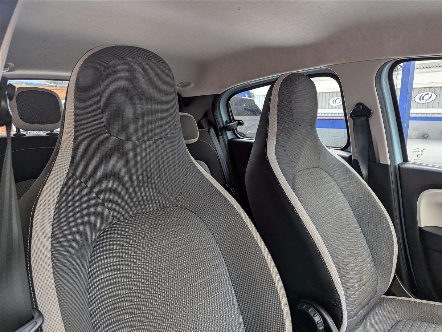 <p>2016 RENAULT TWINGO PLAY SCE</p>