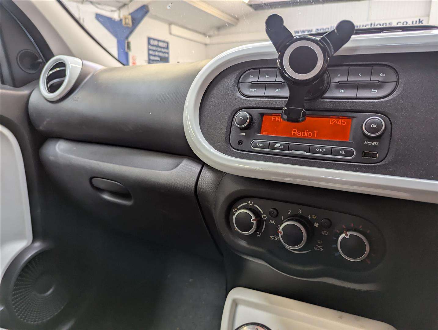 <p>2016 RENAULT TWINGO PLAY SCE</p>