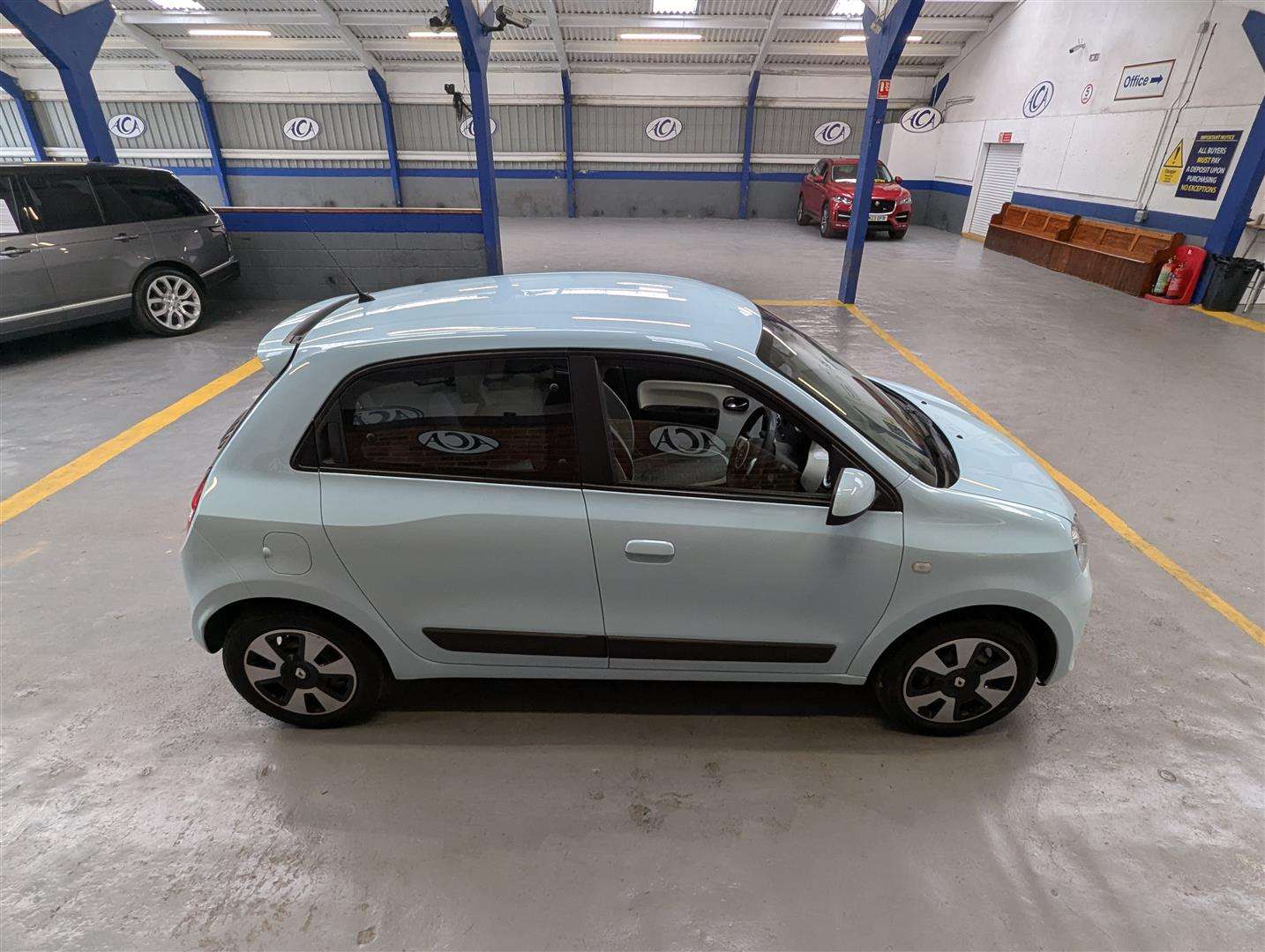 <p>2016 RENAULT TWINGO PLAY SCE</p>