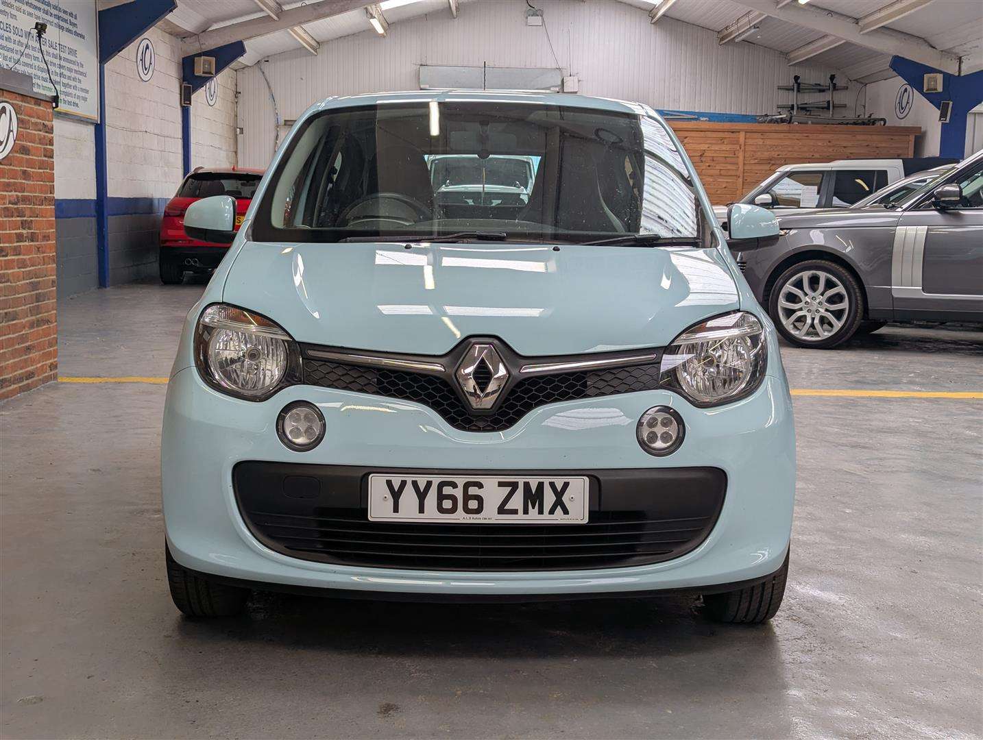 <p>2016 RENAULT TWINGO PLAY SCE</p>