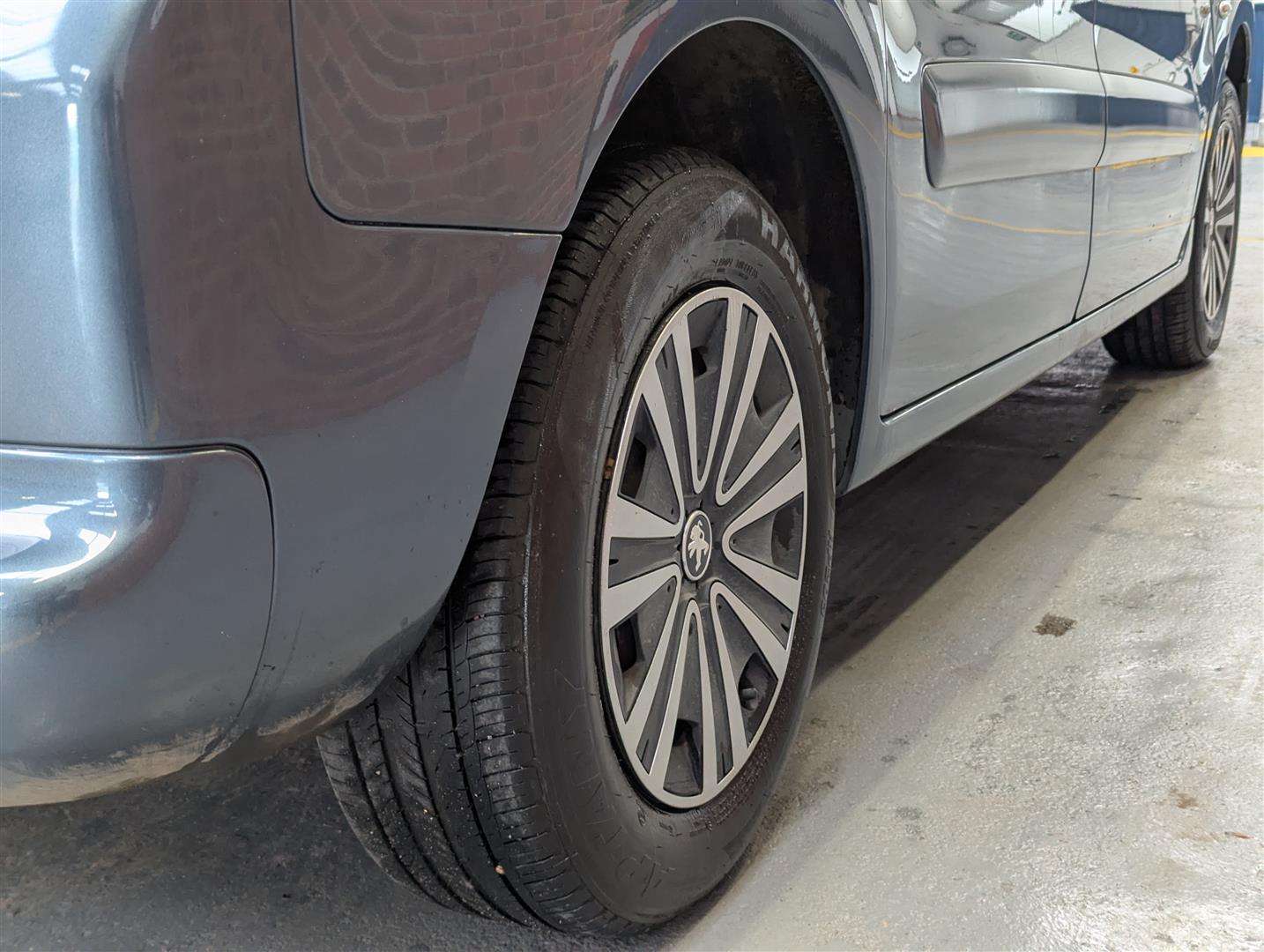 <p>2012 PEUGEOT PARTNER TEPEE S E-HDI S-A</p>