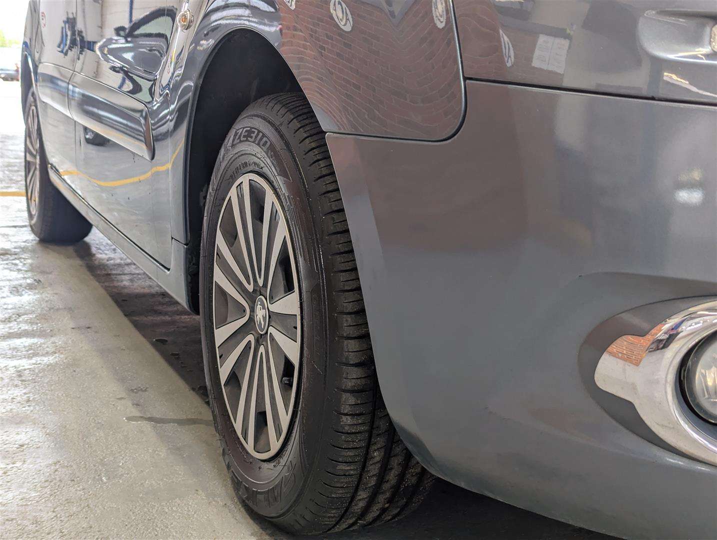 <p>2012 PEUGEOT PARTNER TEPEE S E-HDI S-A</p>