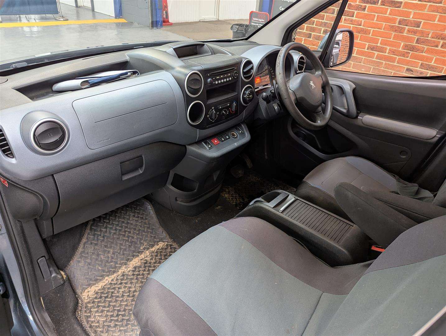 <p>2012 PEUGEOT PARTNER TEPEE S E-HDI S-A</p>