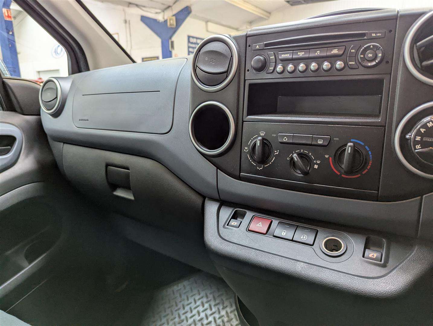<p>2012 PEUGEOT PARTNER TEPEE S E-HDI S-A</p>