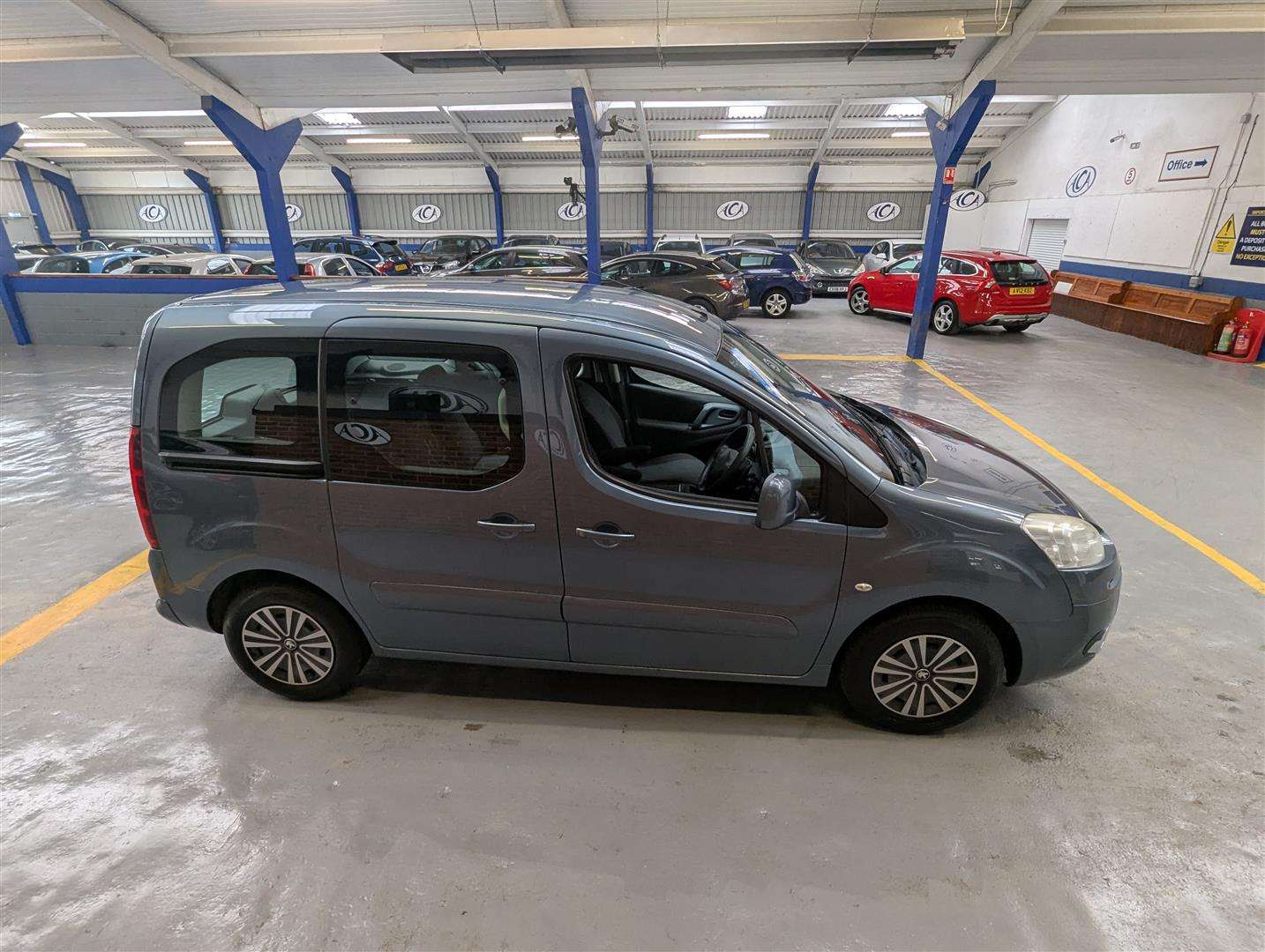 <p>2012 PEUGEOT PARTNER TEPEE S E-HDI S-A</p>