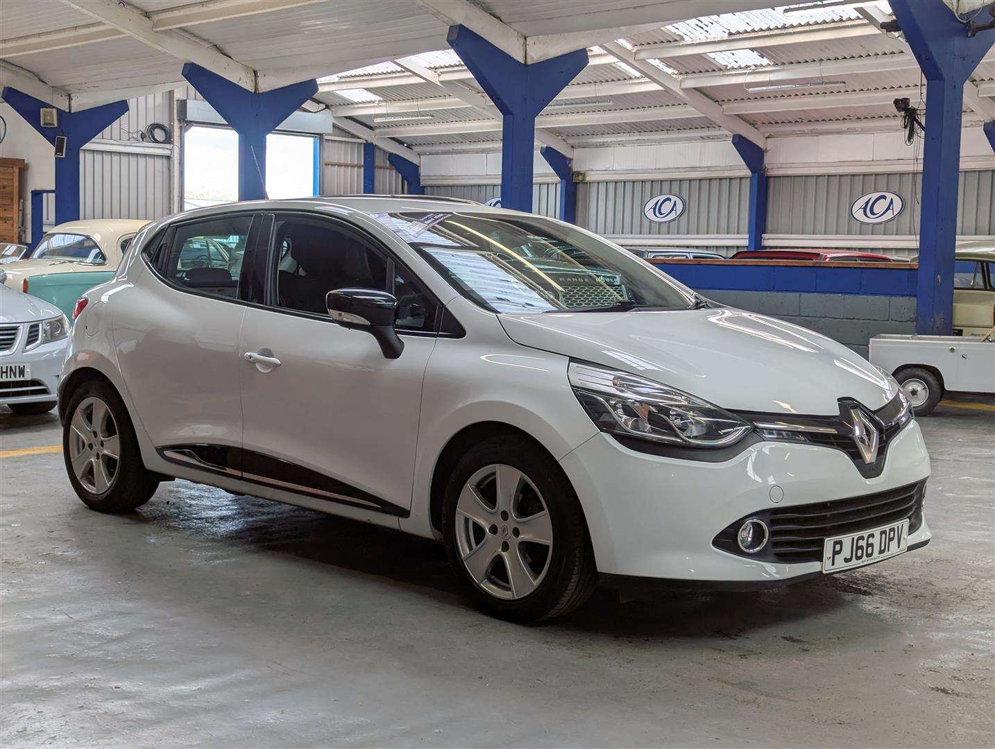 <p>2016 RENAULT CLIO DYNAMIQUE NAV DCI</p>