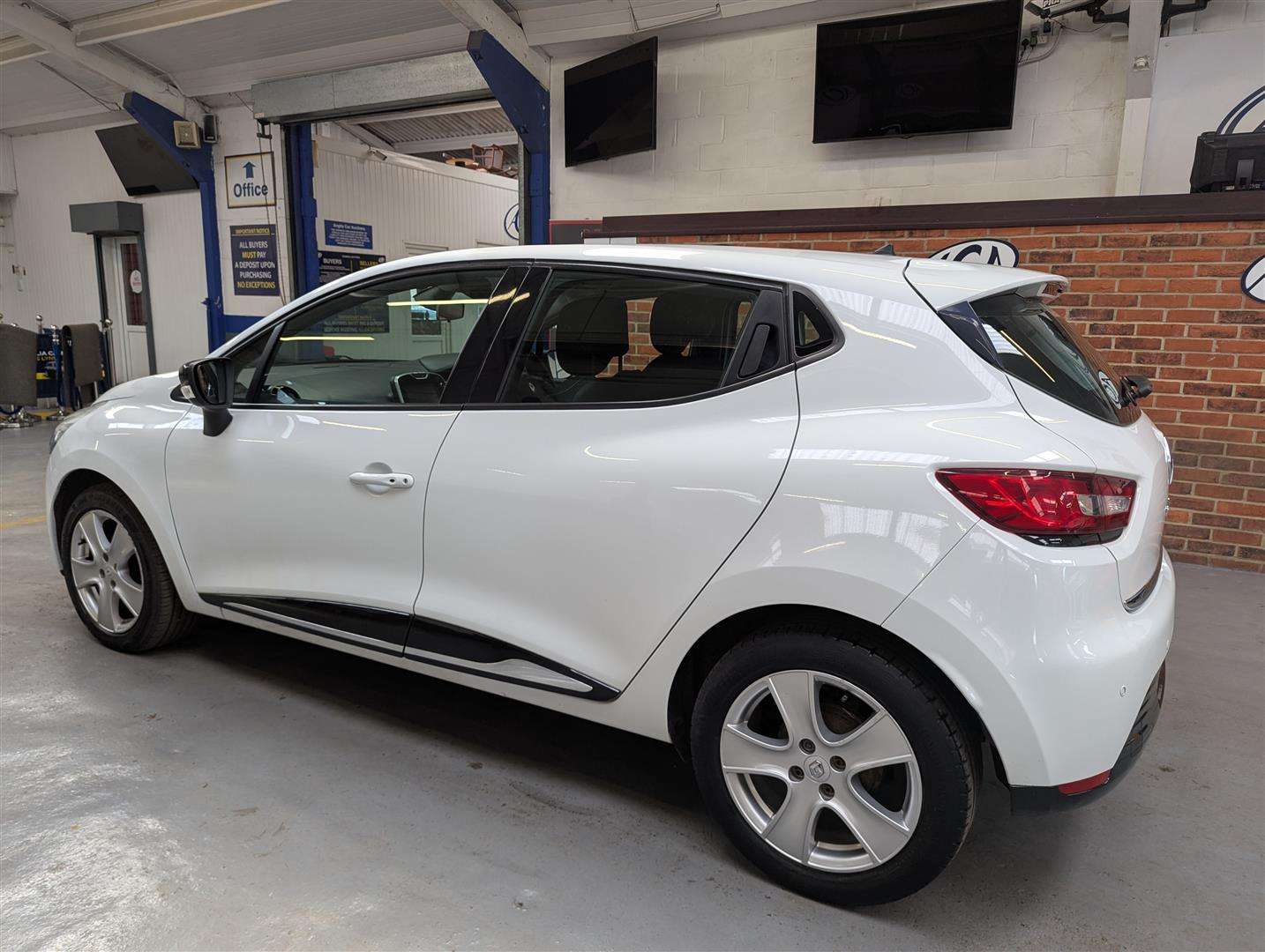 <p>2016 RENAULT CLIO DYNAMIQUE NAV DCI</p>