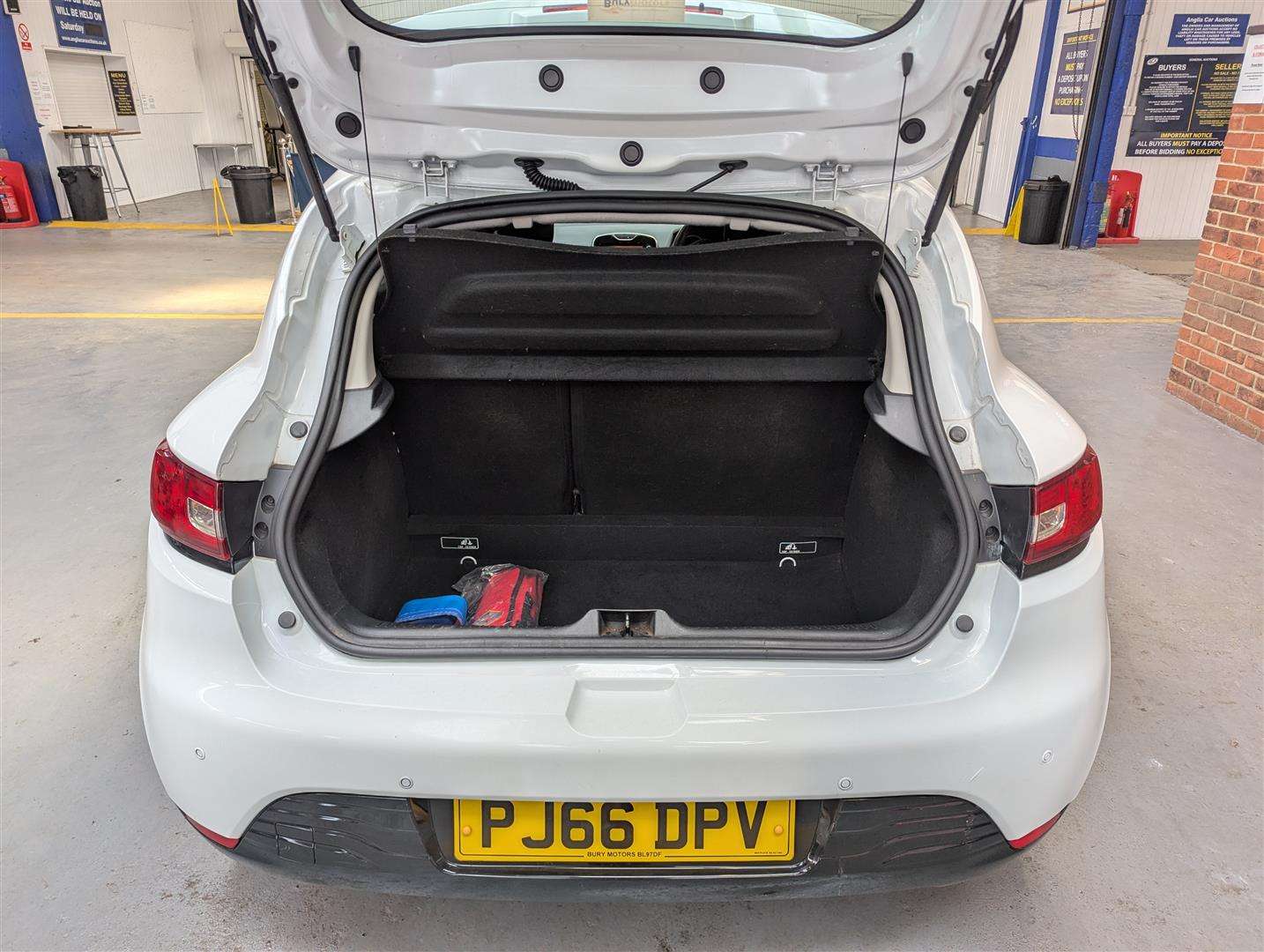 <p>2016 RENAULT CLIO DYNAMIQUE NAV DCI</p>