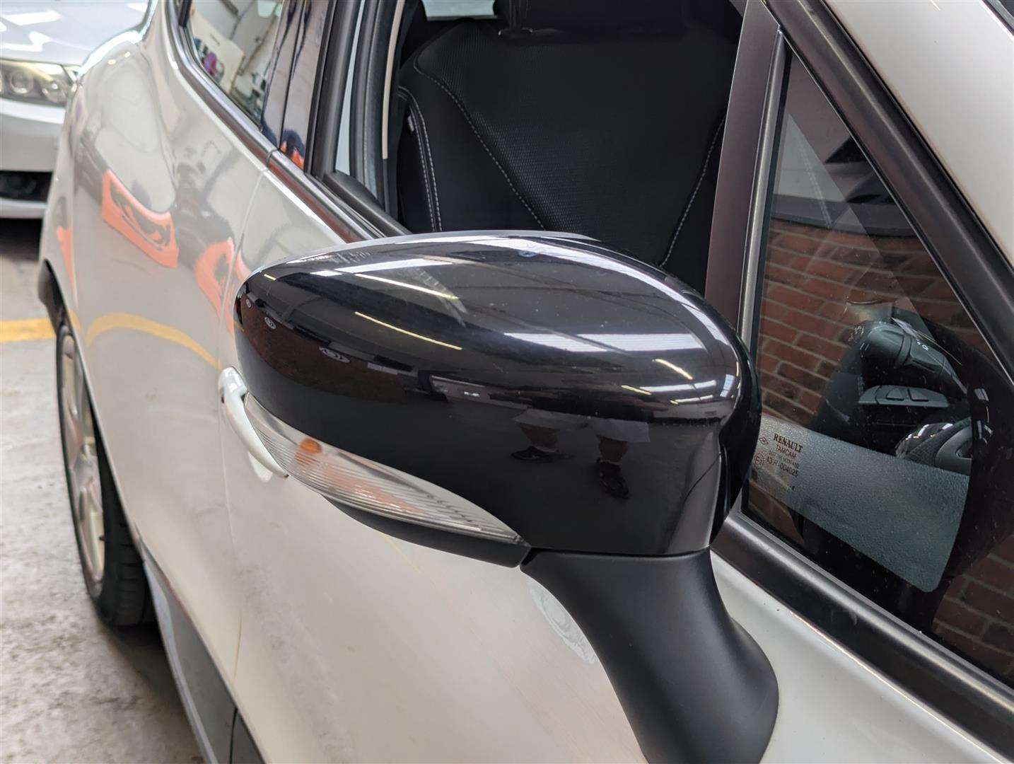 <p>2016 RENAULT CLIO DYNAMIQUE NAV DCI</p>