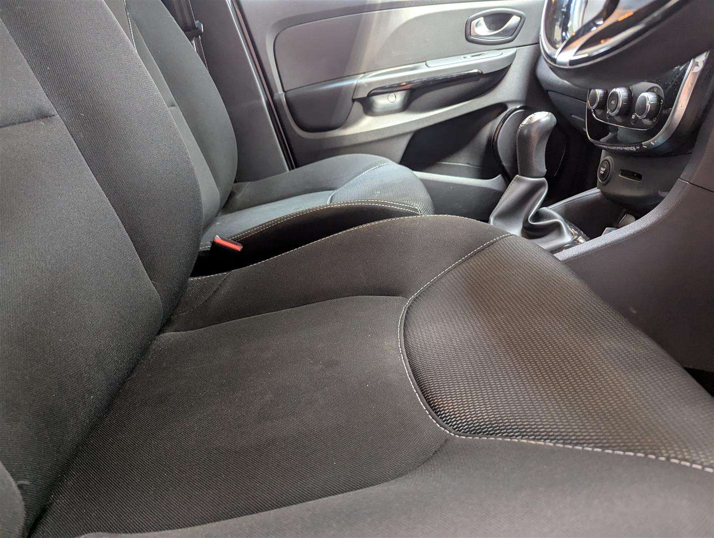 <p>2016 RENAULT CLIO DYNAMIQUE NAV DCI</p>