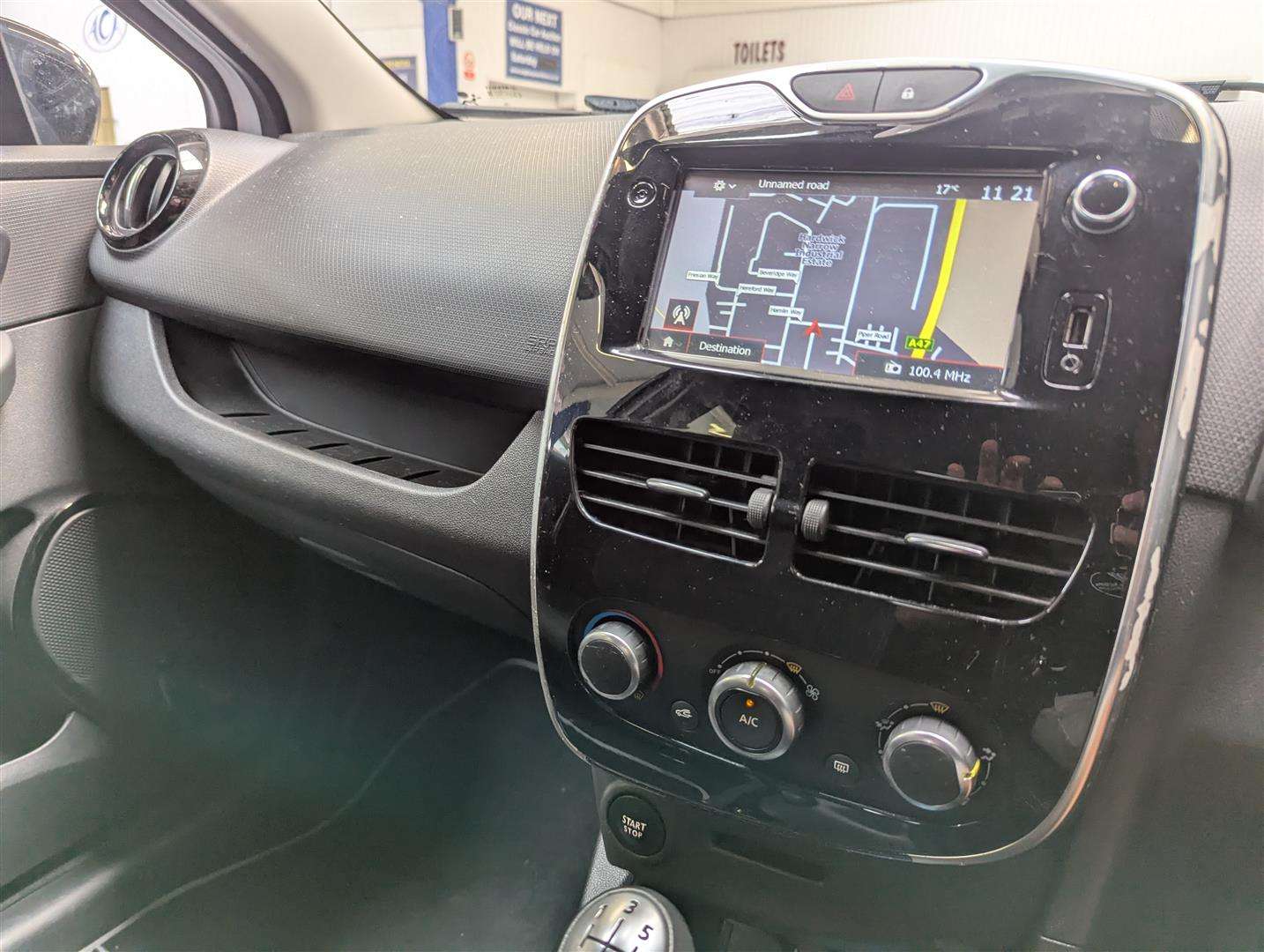 <p>2016 RENAULT CLIO DYNAMIQUE NAV DCI</p>