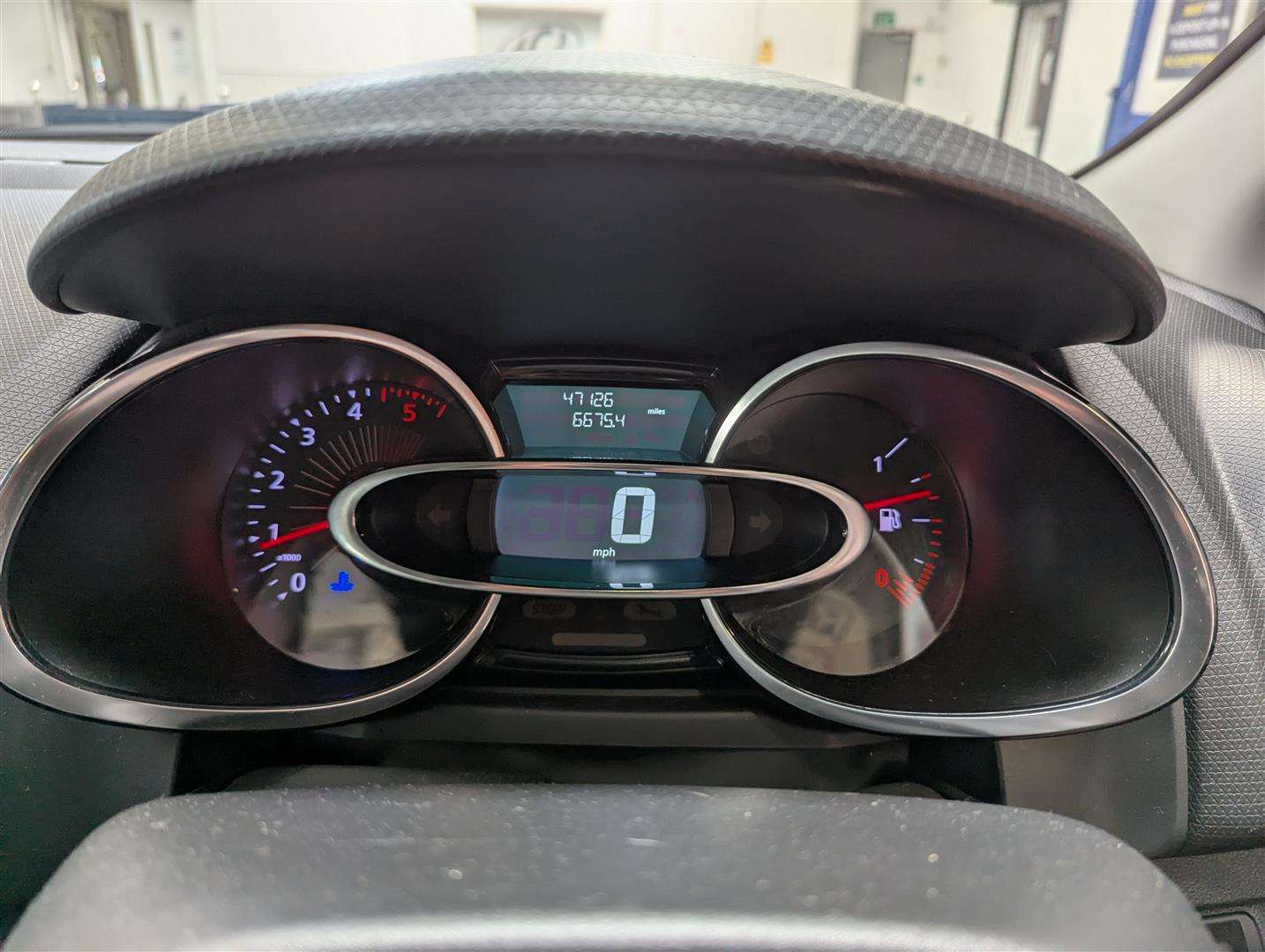<p>2016 RENAULT CLIO DYNAMIQUE NAV DCI</p>