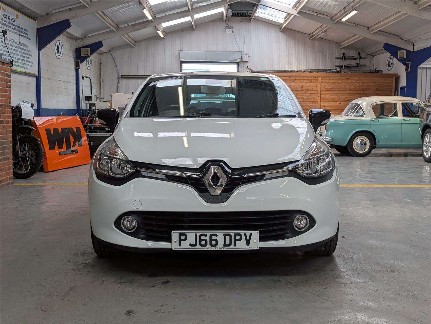 <p>2016 RENAULT CLIO DYNAMIQUE NAV DCI</p>