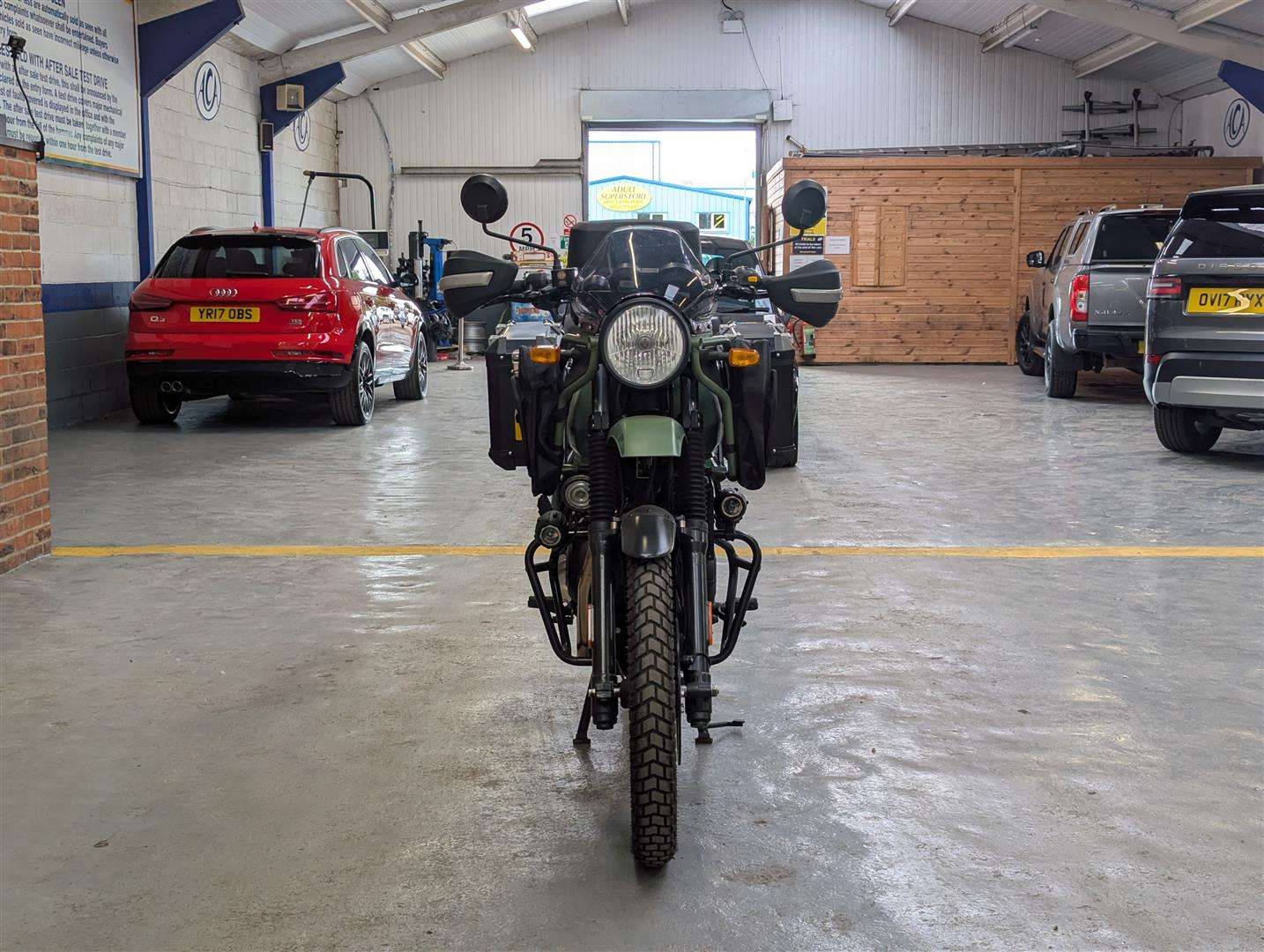 <p>2022 ROYAL ENFIELD HIMALAYAN E5</p>