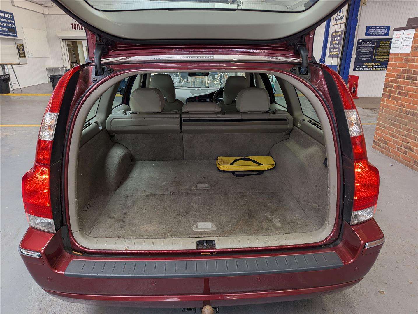 <p>2007 VOLVO V70 SE D5 AUTO **SOLD</p>