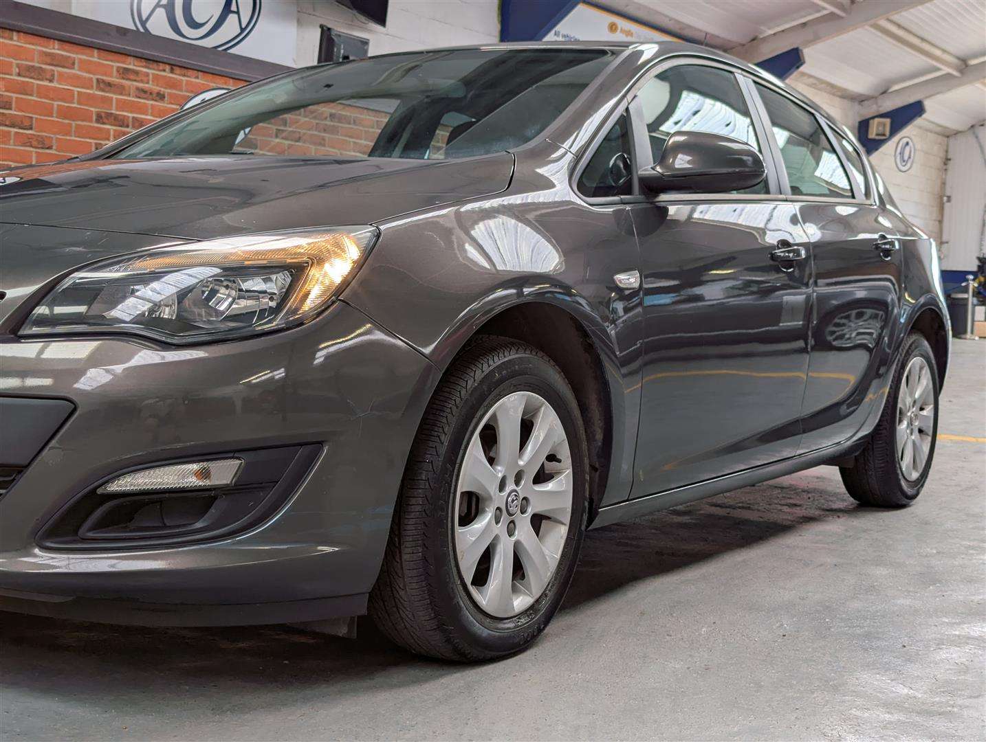 <p>2014 VAUXHALL ASTRA DESIGN</p>