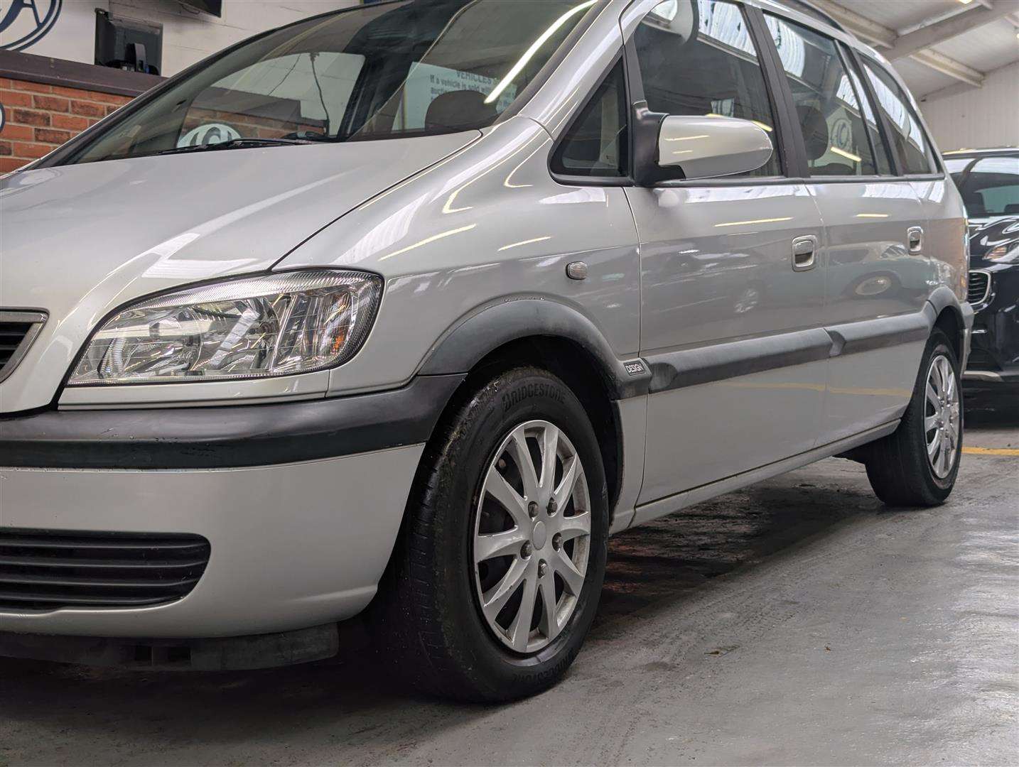 <p>2004 VAUXHALL ZAFIRA DESIGN DTI 16V A</p>