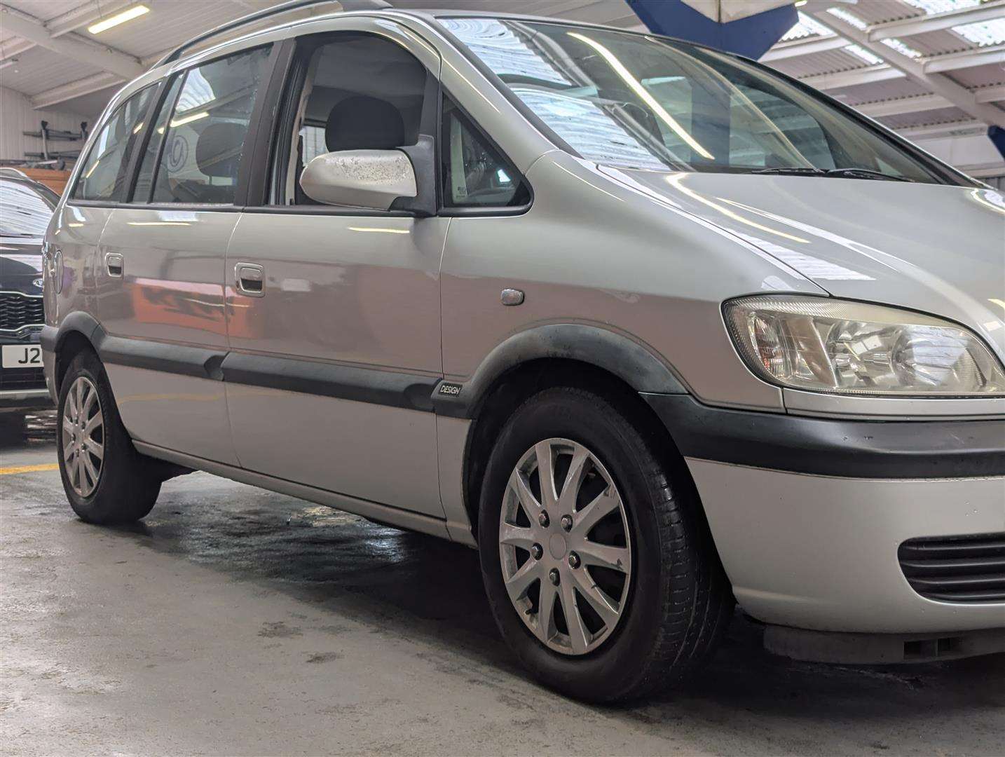 <p>2004 VAUXHALL ZAFIRA DESIGN DTI 16V A</p>