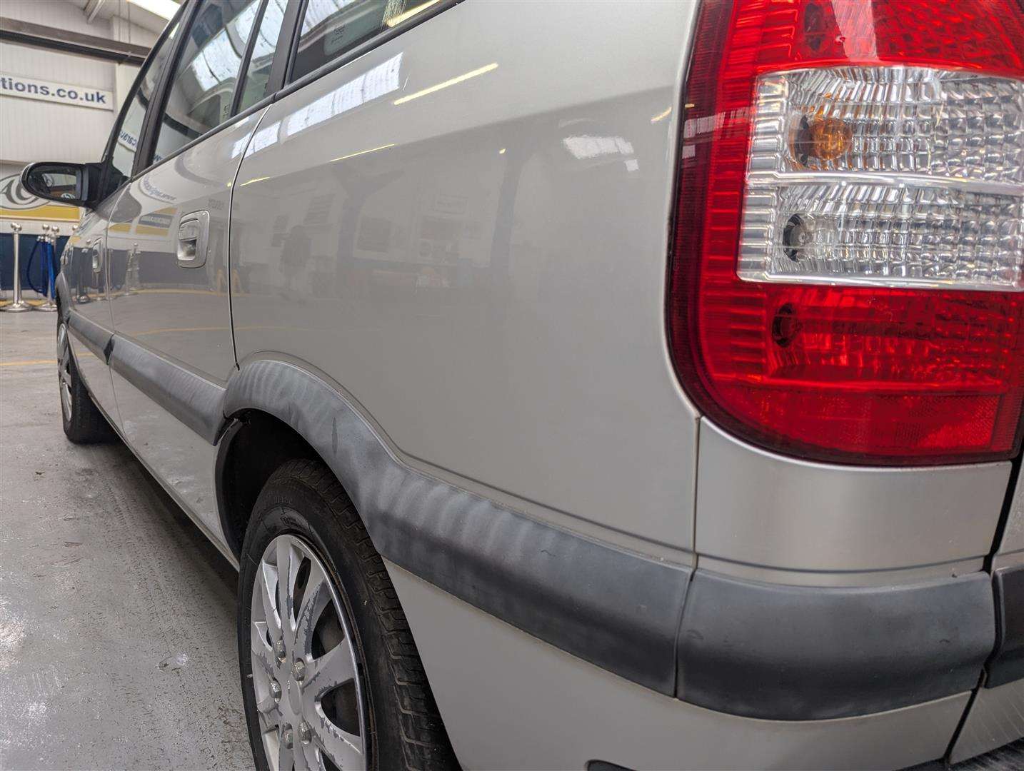 <p>2004 VAUXHALL ZAFIRA DESIGN DTI 16V A</p>