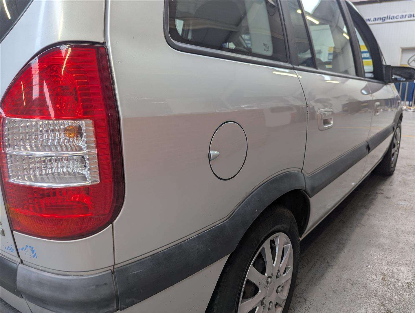<p>2004 VAUXHALL ZAFIRA DESIGN DTI 16V A</p>