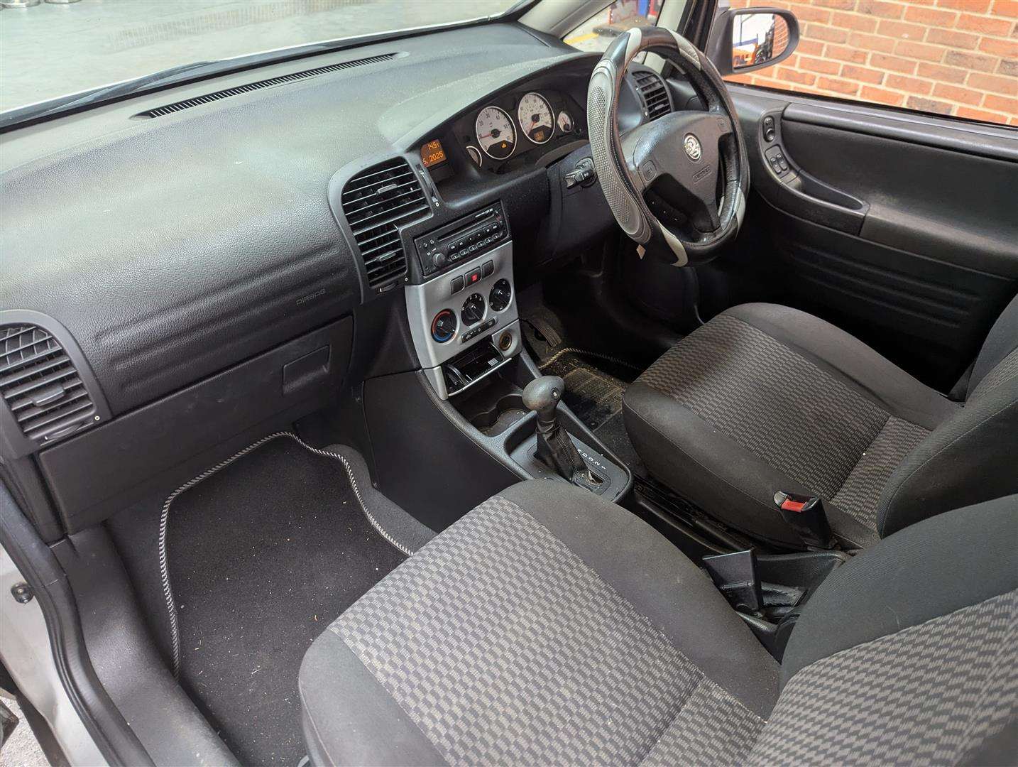 <p>2004 VAUXHALL ZAFIRA DESIGN DTI 16V A</p>