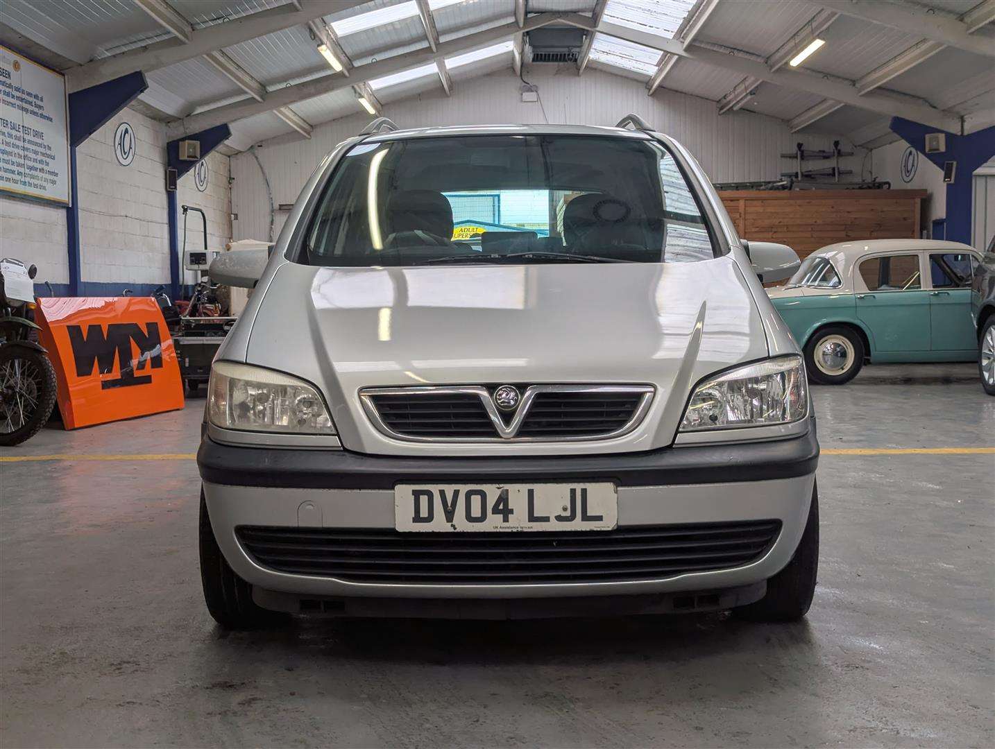 <p>2004 VAUXHALL ZAFIRA DESIGN DTI 16V A</p>