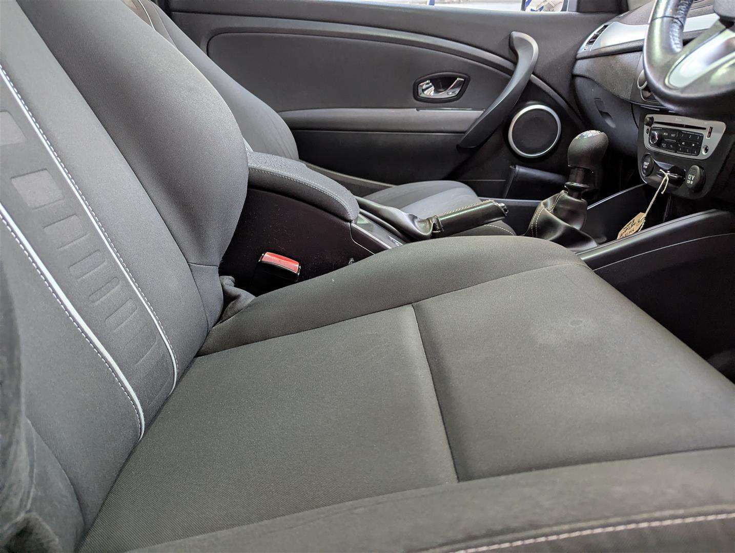 <p>2012 RENAULT MEGANE DYNAMIQUE TOMTOM V</p>