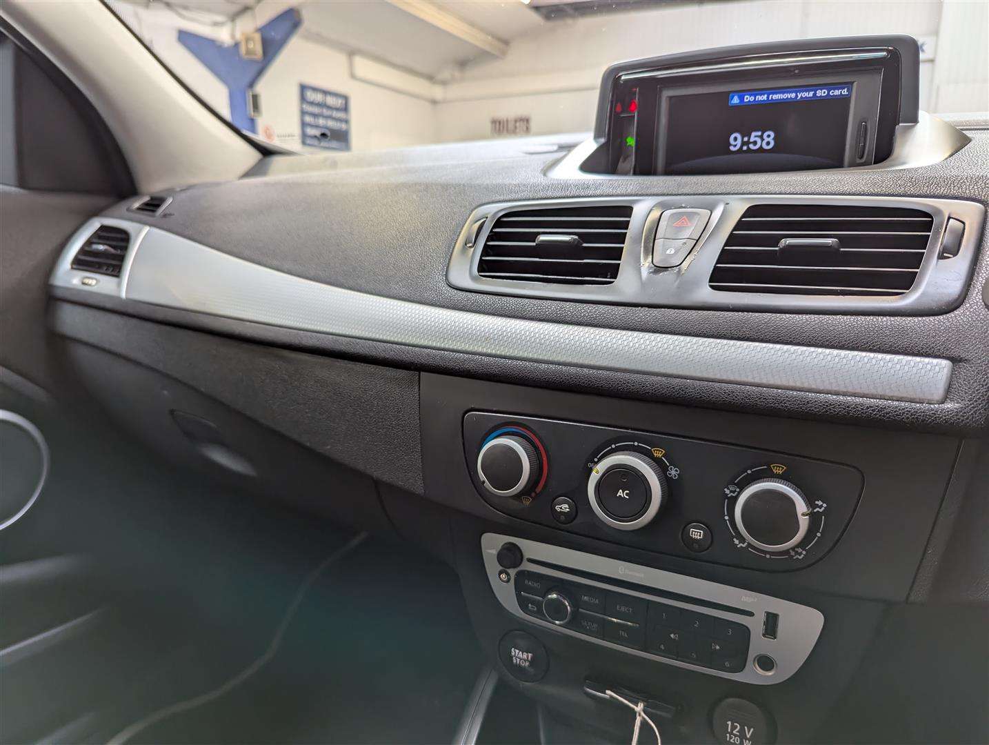 <p>2012 RENAULT MEGANE DYNAMIQUE TOMTOM V</p>
