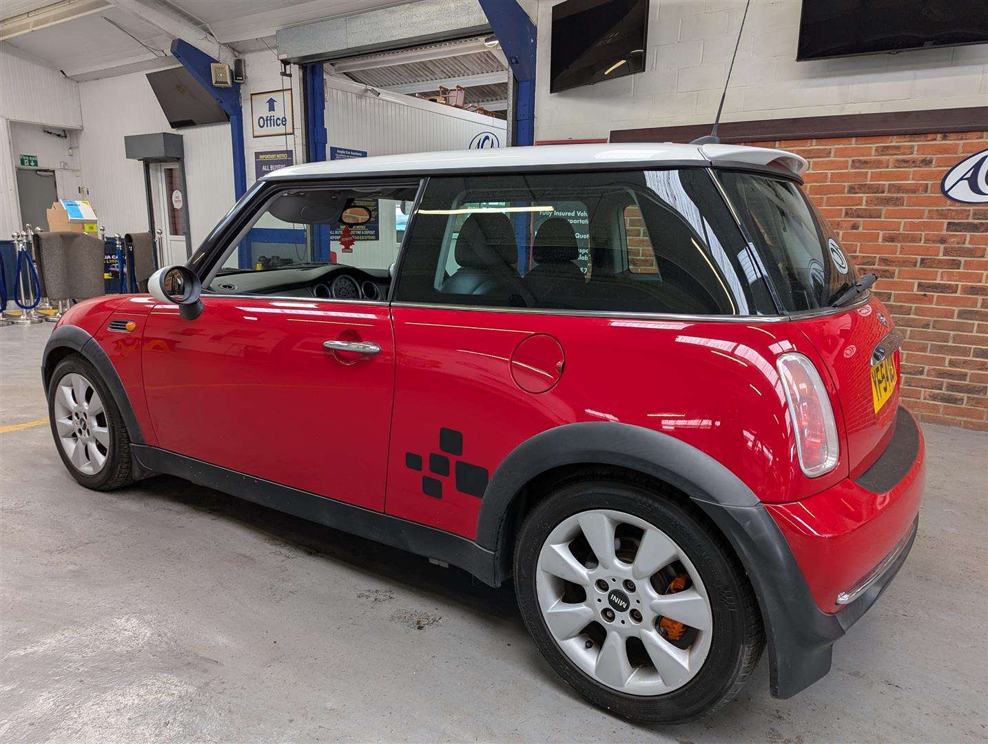 <p>2004 MINI MINI COOPER</p>