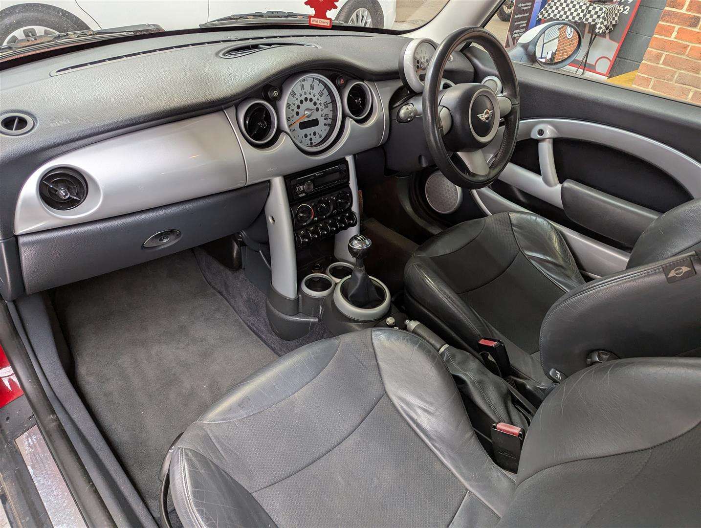 <p>2004 MINI MINI COOPER</p>